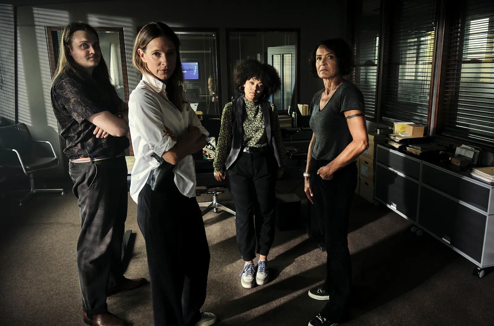 Gute Zusammenarbeit im Ludwigshafener Präsidium: Nico Langenkamp (Johannes Scheidweiler), Johanna Stern (Lisa Bitter), Mara Hermann (Davina Chanel Fox) und Lena Odenthal (Ulrike Folkerts) // © SWR/Benoît Linder