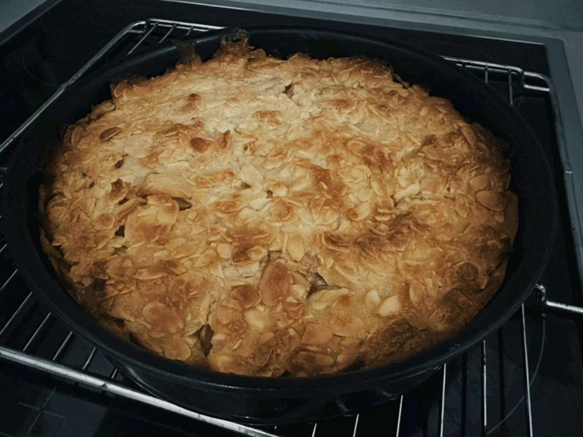 Apfelkuchen mit knuspriger Mandelkruste