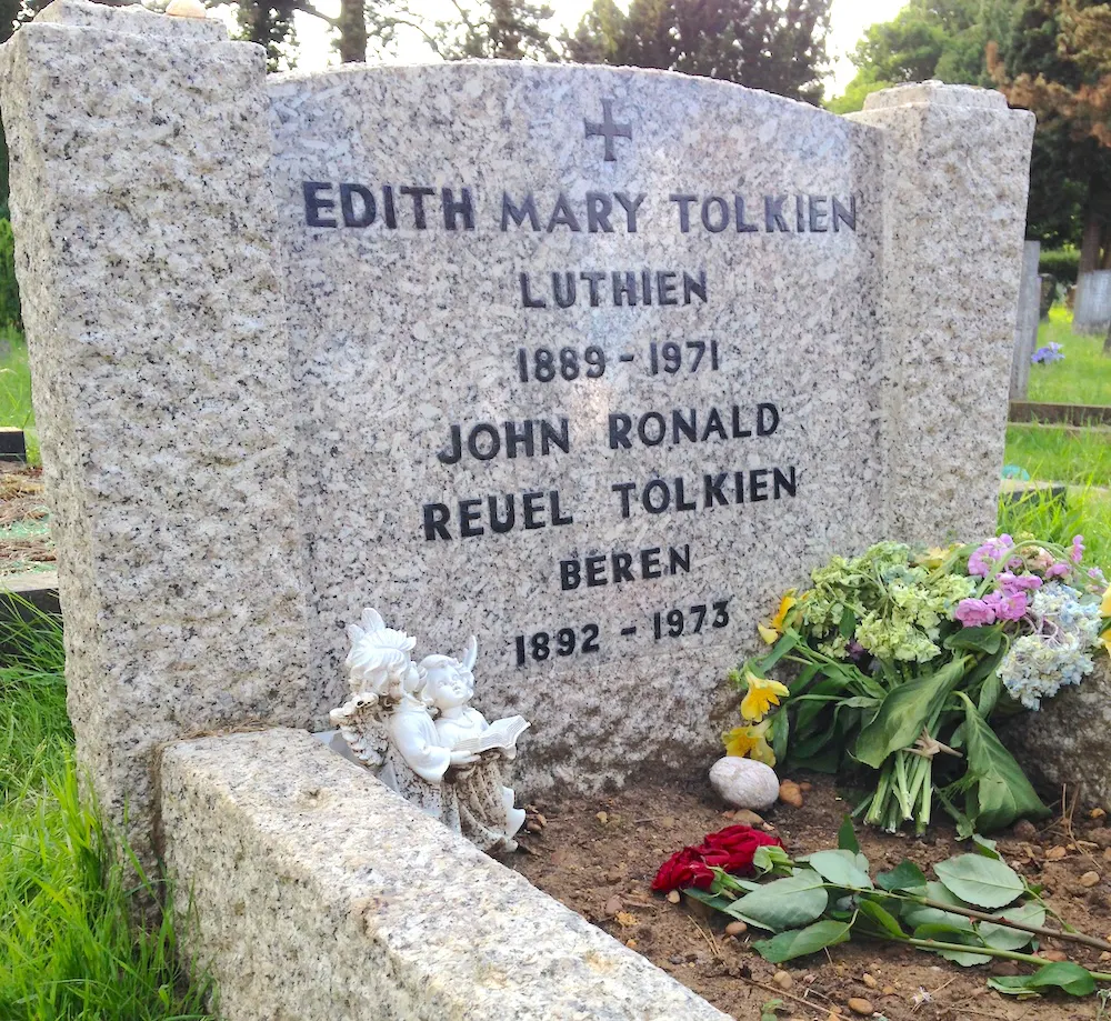 Grave of Edith and JRR Tolkien, Wolvercote Cemetery, Oxford (Photo © John Garth)