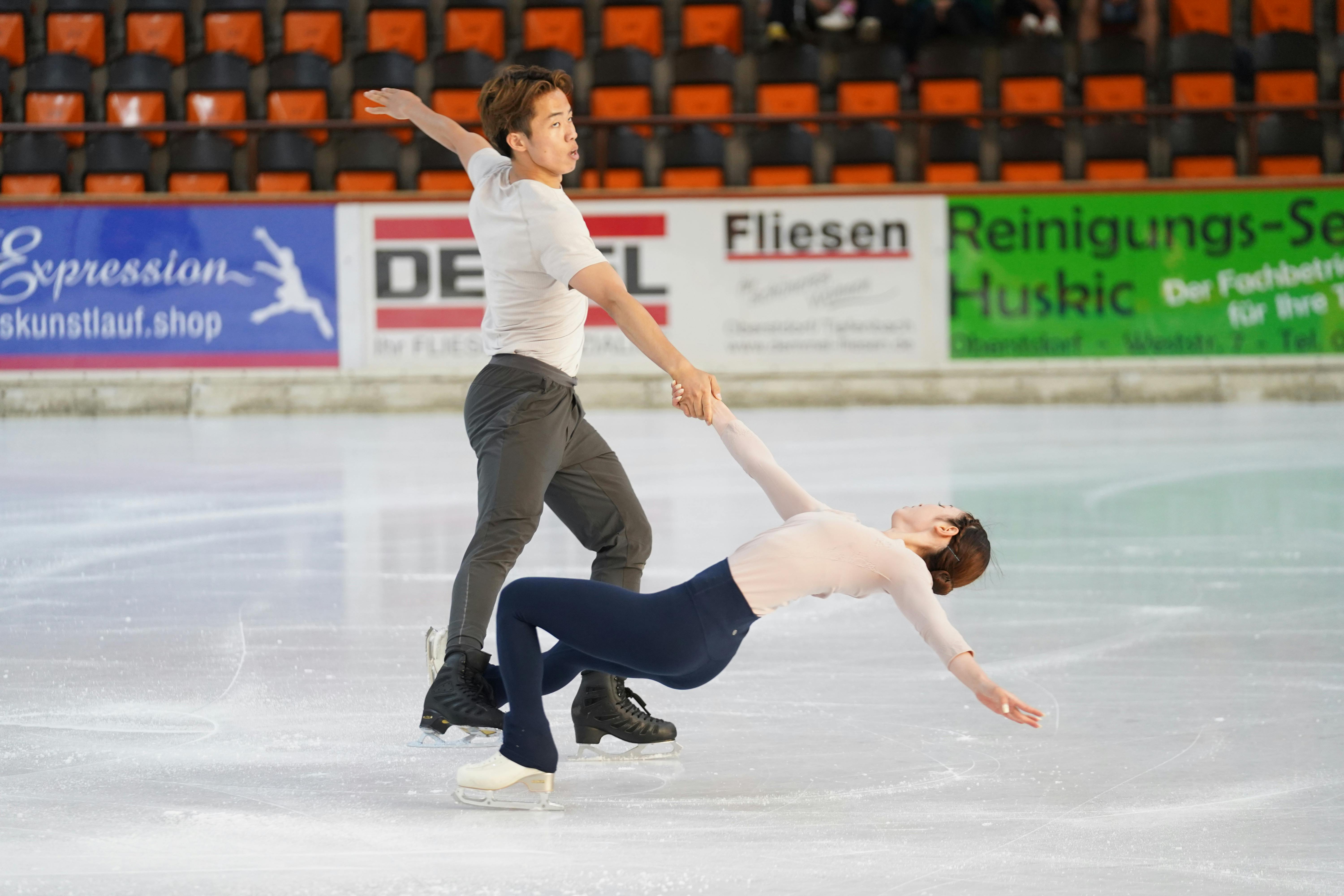 Yuna Nagaoka/Sumitada Moriguchi beim Testlaufen der DEU (als Gäste)