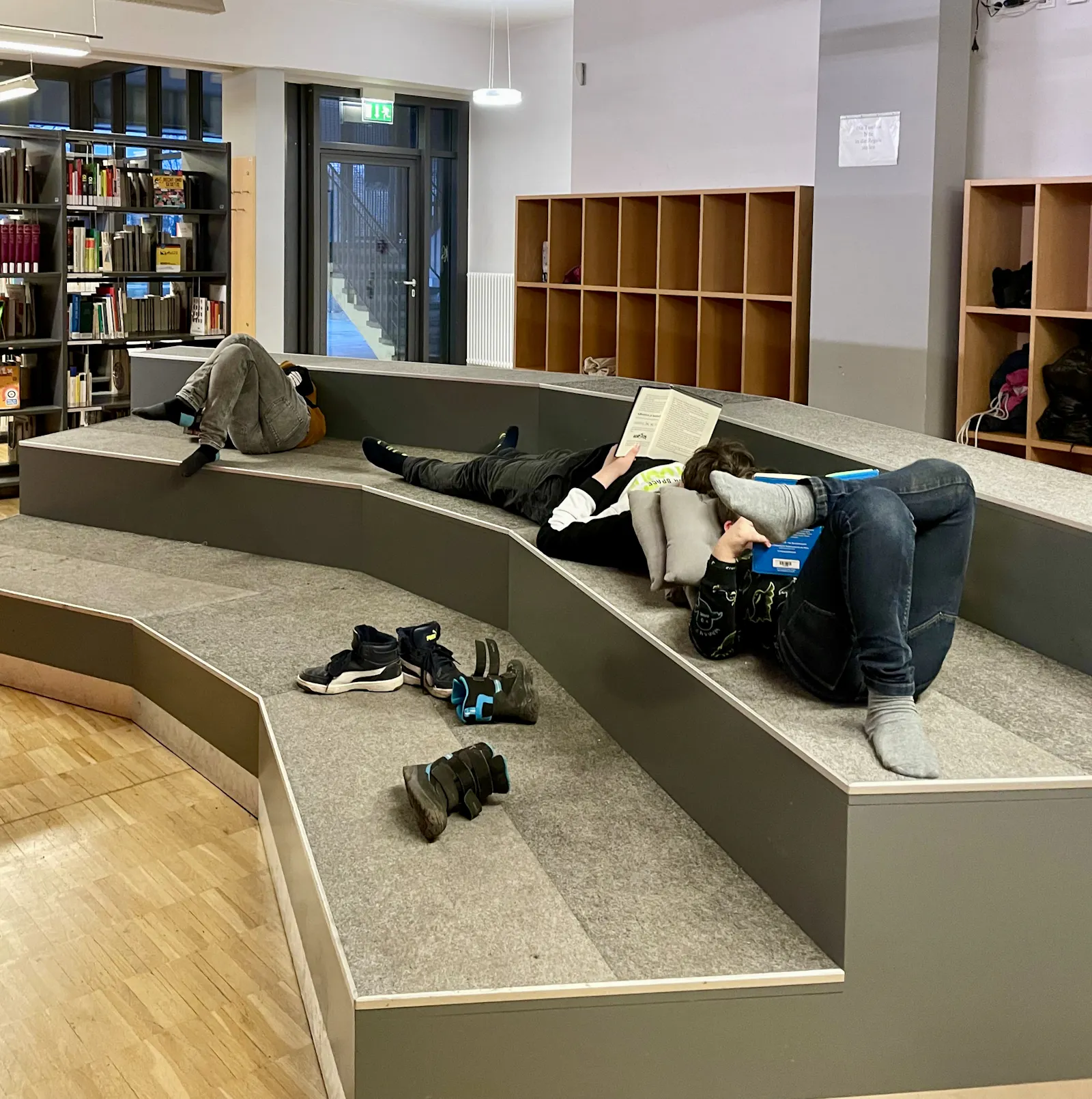 Pause am Léon-Foucault-Gymnasium Hoyerswerda. Die auf Naturwissenschaften spezialisierte Schule ist eins der 20 Gymnasien in Ostsachsen. Foto: Léon-Foucault-Gymnasium