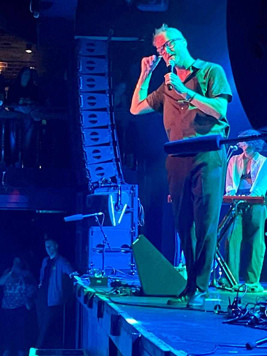 Matt Berninger mit Mikrofon