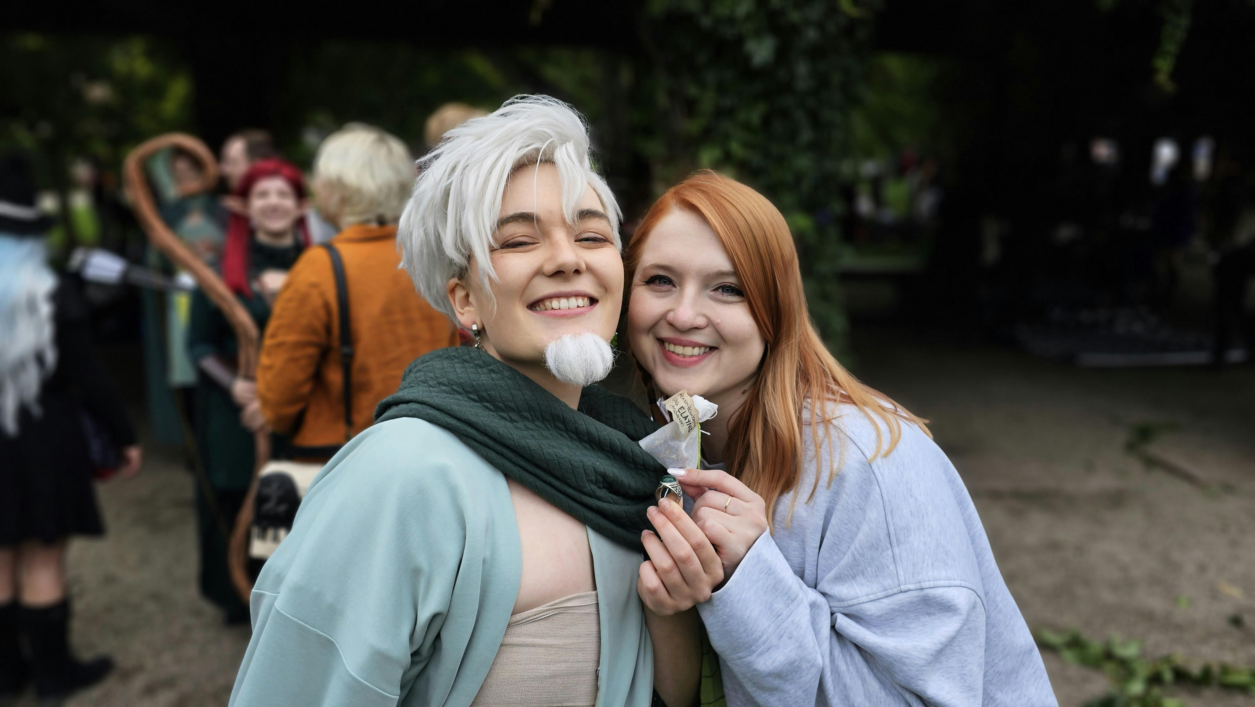Rieke und Hiraki im Gon-Cosplay.