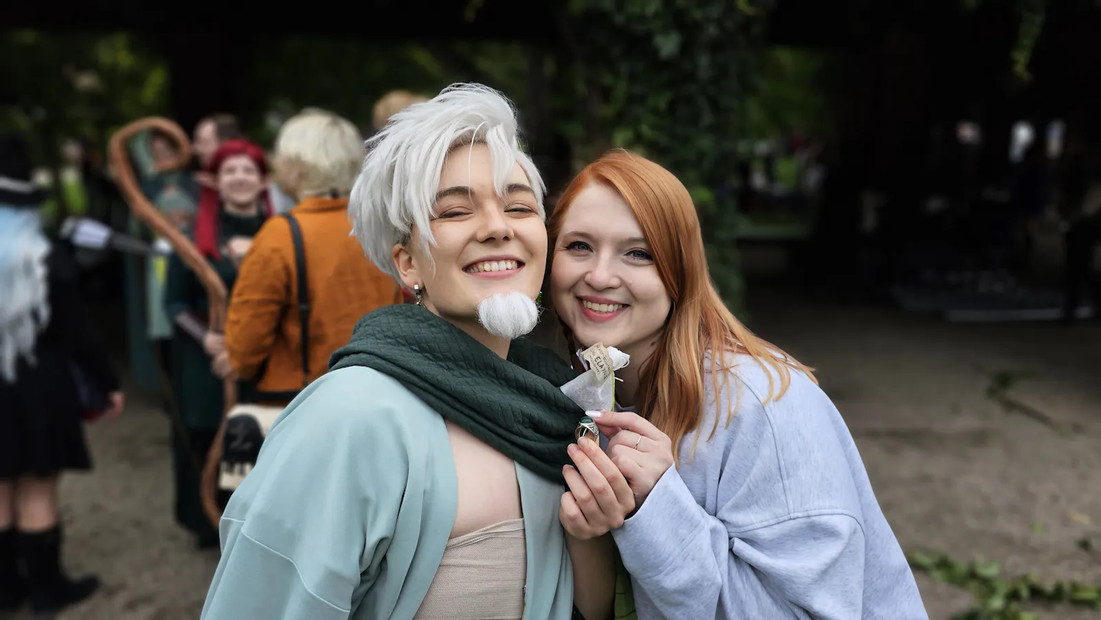 Rieke und Hiraki im Gon-Cosplay.