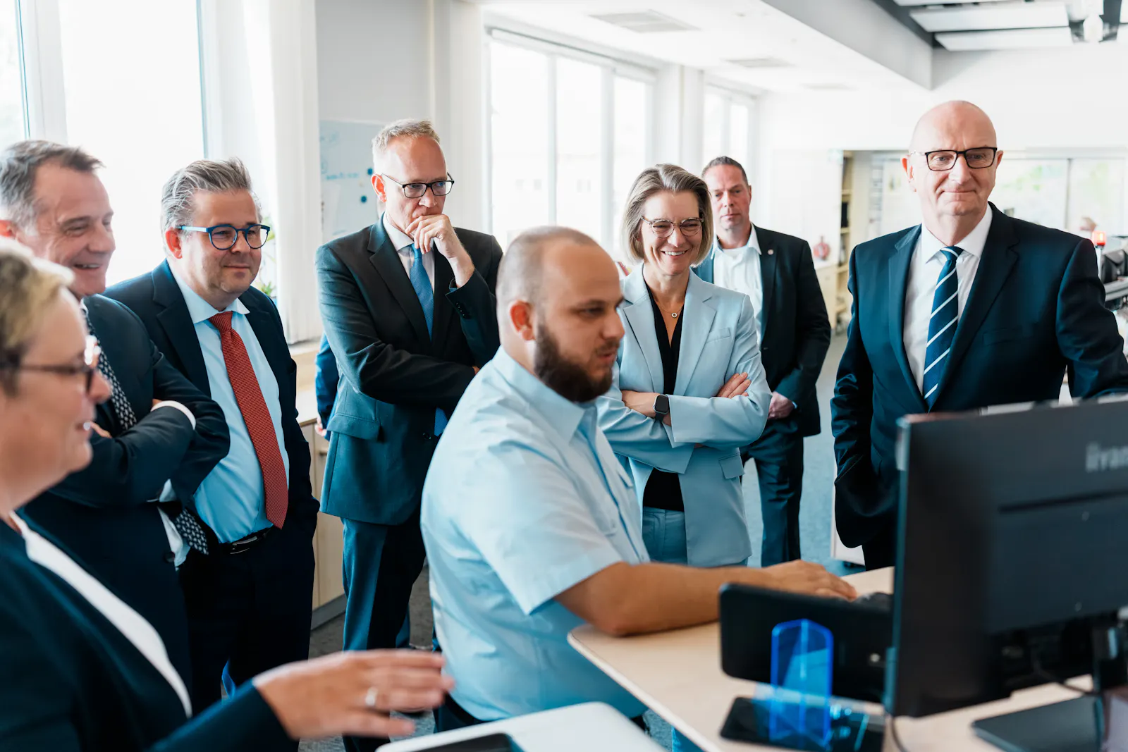 Dietmar Woidke (SPD) zu Gast in der Konzernzentrale in Ludwigshafen. Links der Geschäftsführer von Schwarzheide, Jürgen Fuchs. Foto: BASF - Andreas Henn
