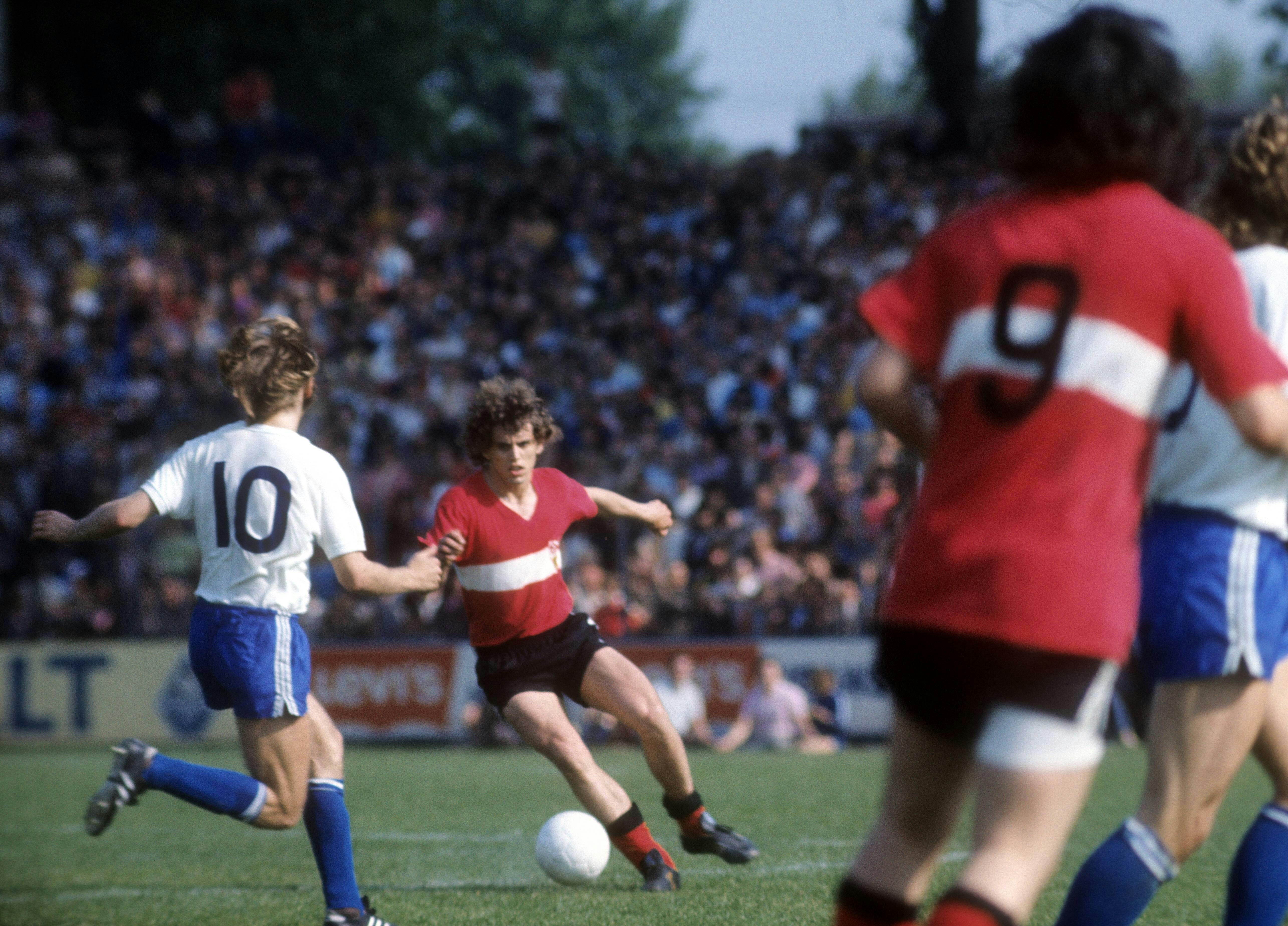 Spielszene aus dem Spiel FC Schalke 04 gegen den VfB Stuttart 1972/73
