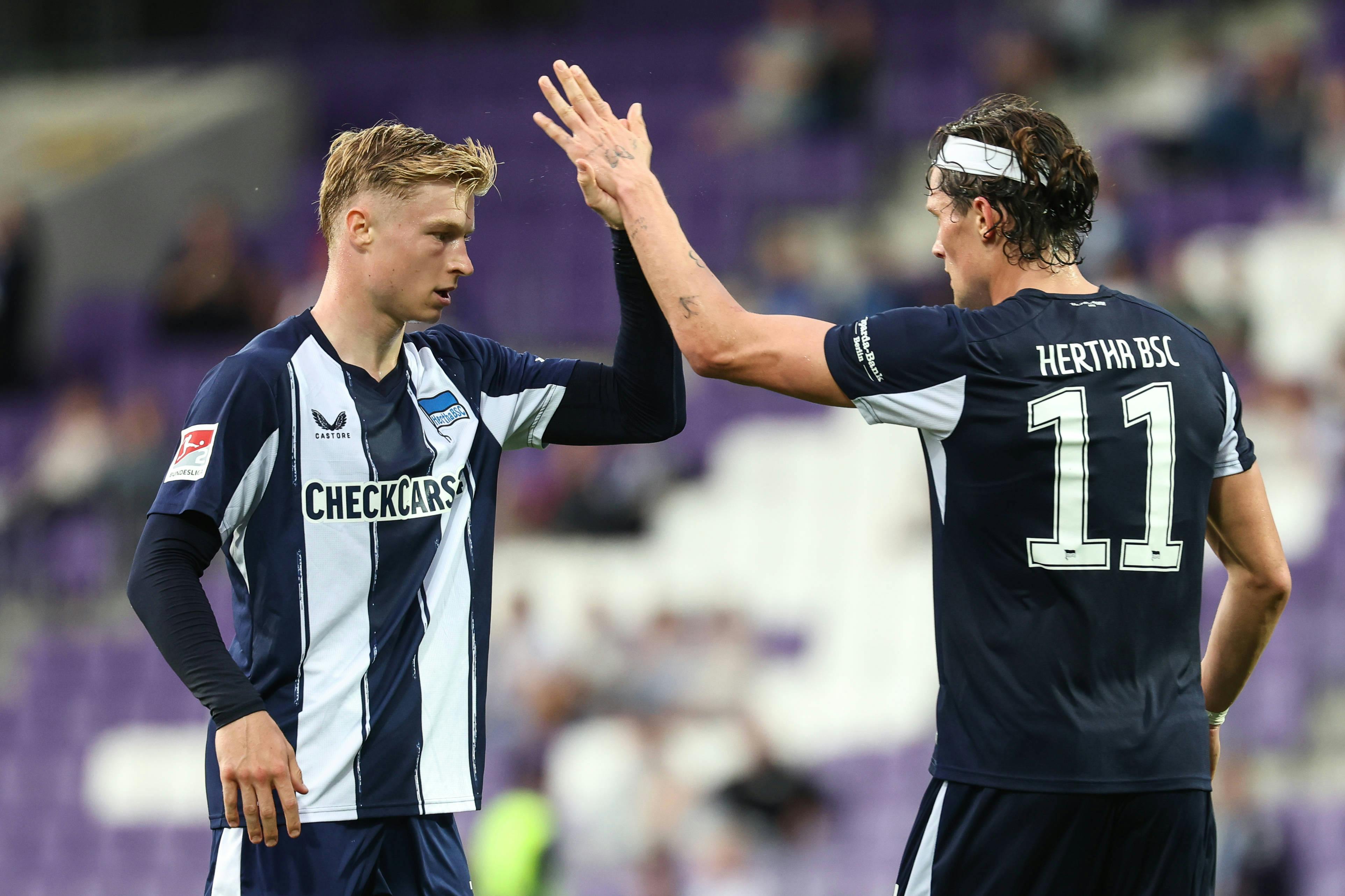 Hertha BSC Trikots müssen nach bearbeitet werden.