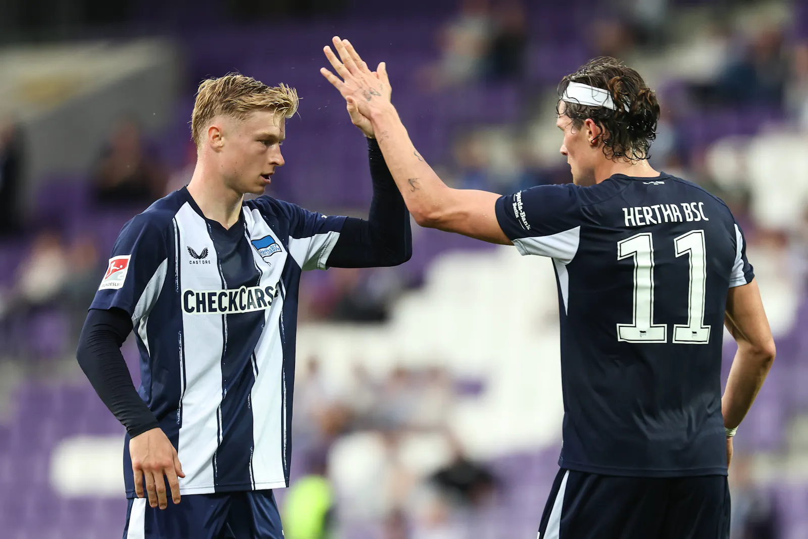 Hertha BSC Trikots müssen nach bearbeitet werden.
