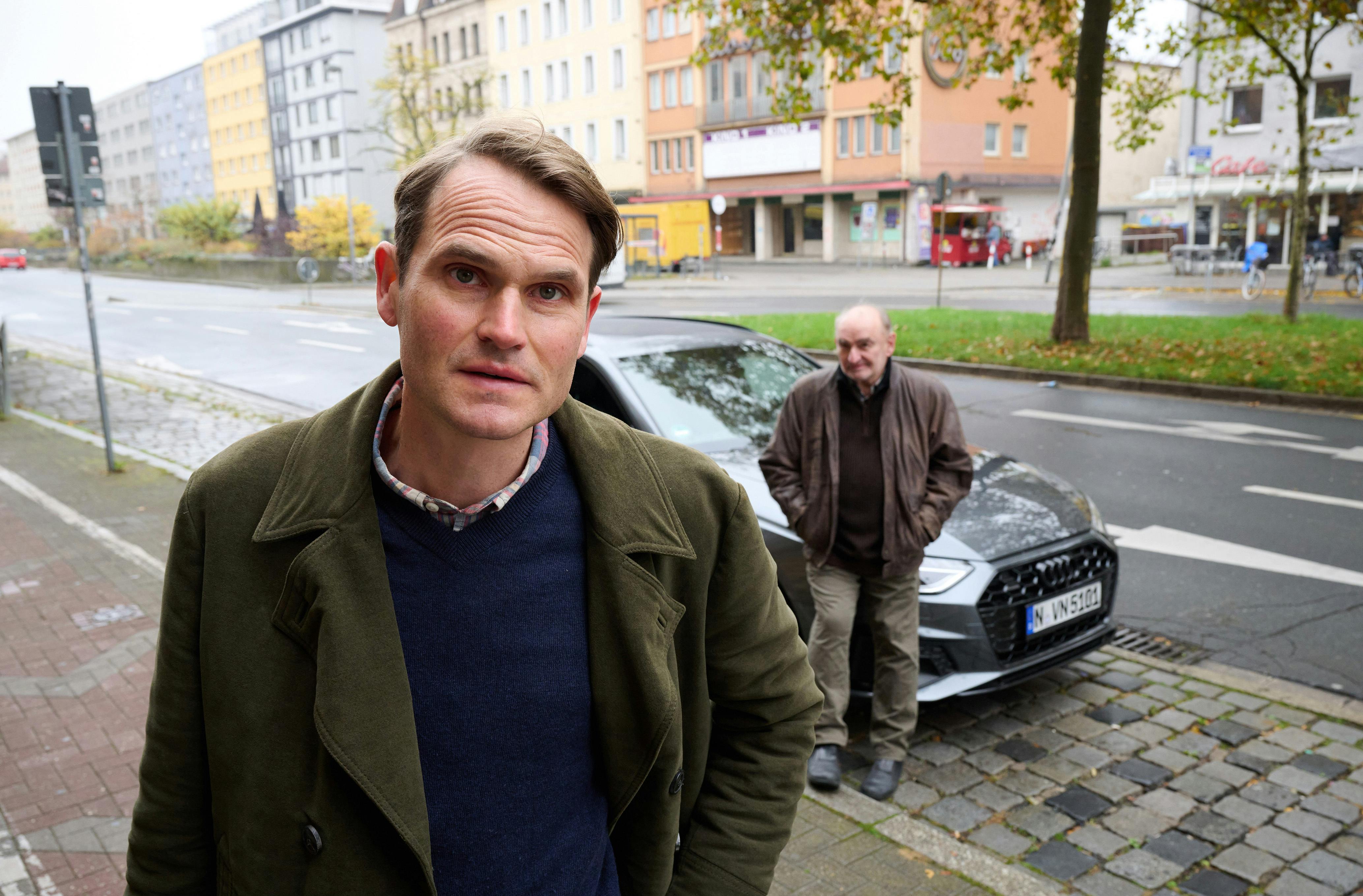 Fabian Hinrichs als Felix Voss und Sigi Zimmerschied als Fred Kamer im "Tatort: Ich sehe dich" // © BR/Hager Moss Film GmbH/Bernd Schuller