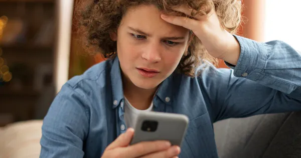 Wie man Kinder und Jugendliche vor Hate Speech schützt / Bild: Freepik