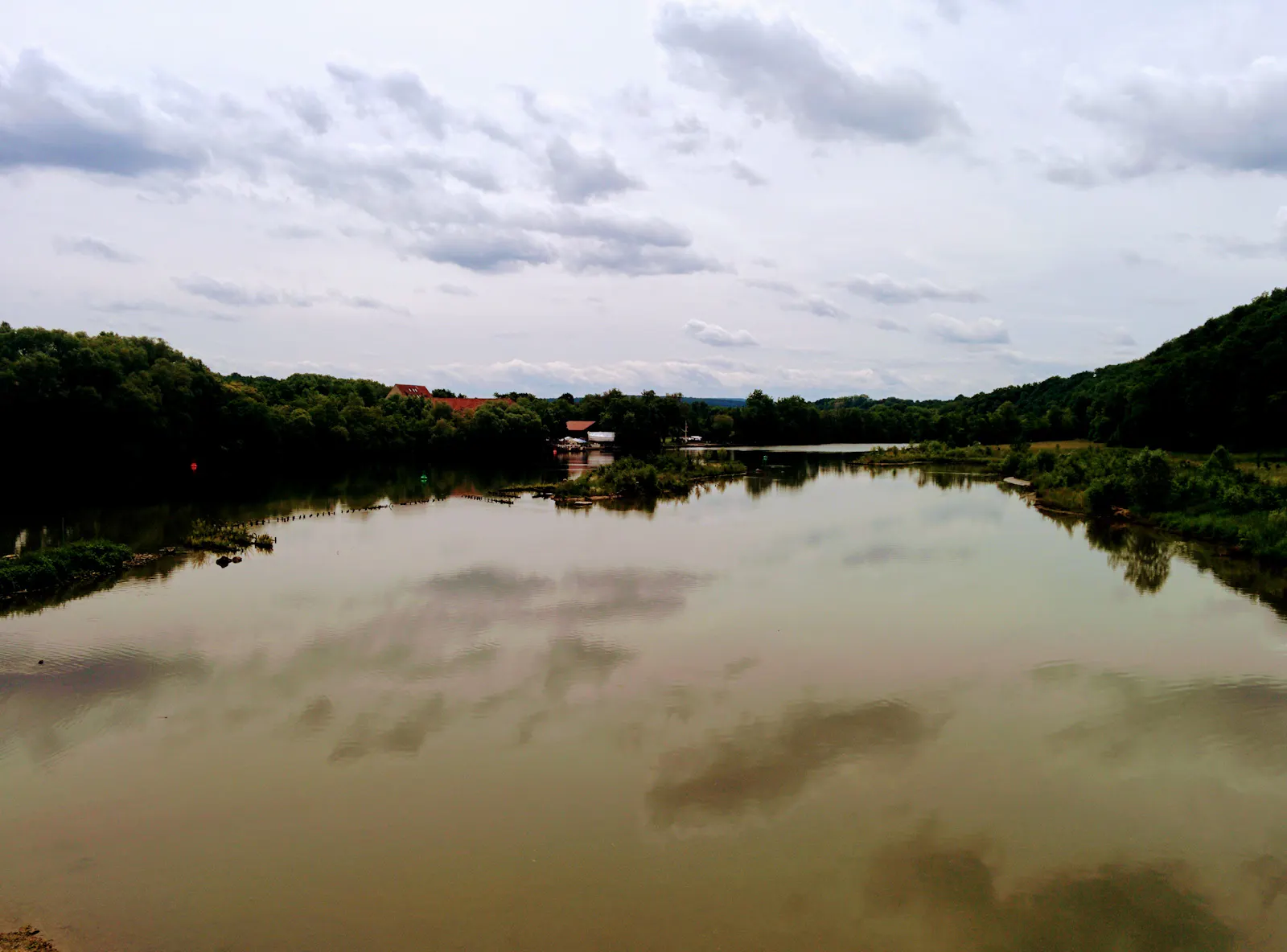 Der Neckar bei Poppenweiler. Foto: Jürgen Brand