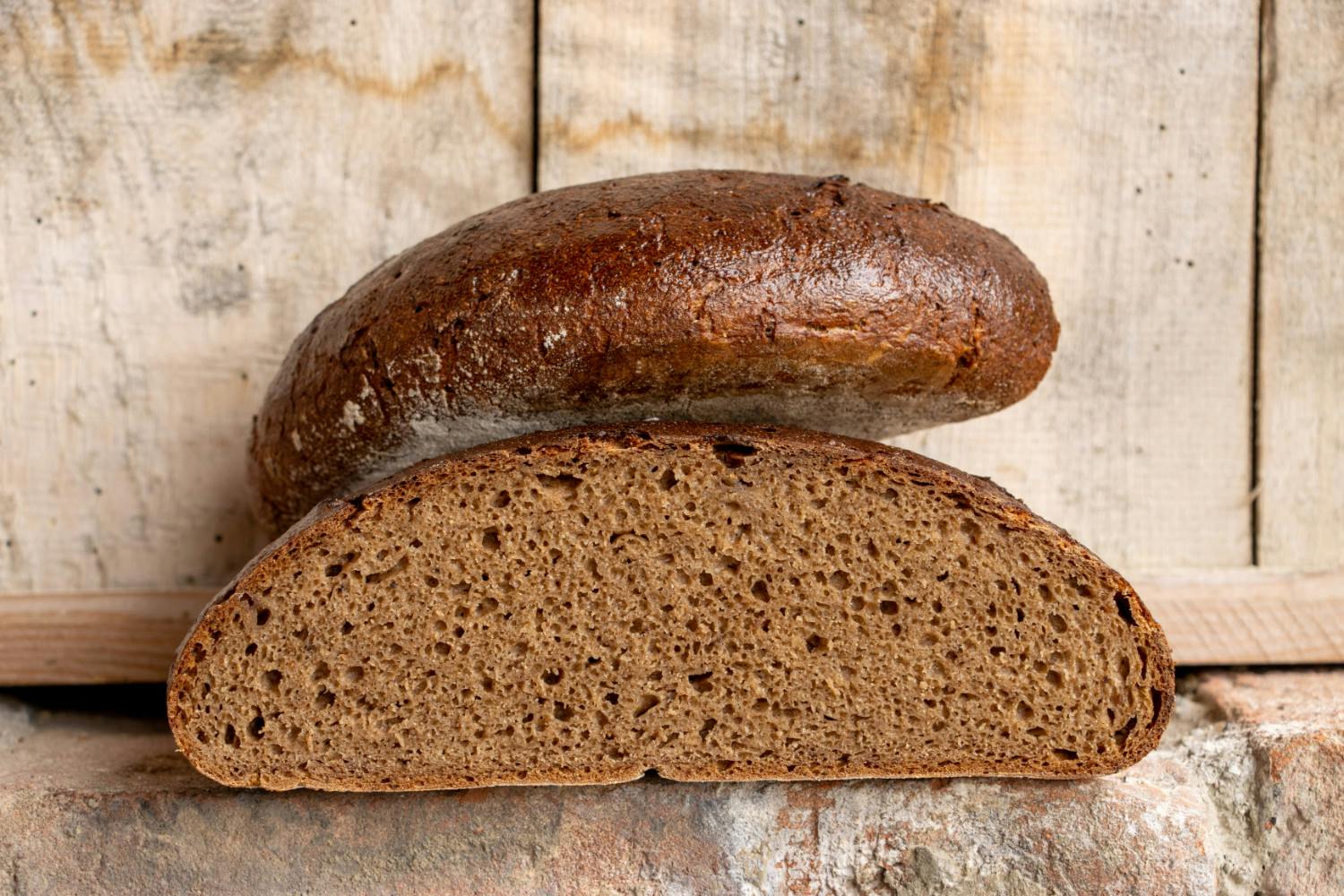 Roggenbrot mit hohem Restbrot-Anteil