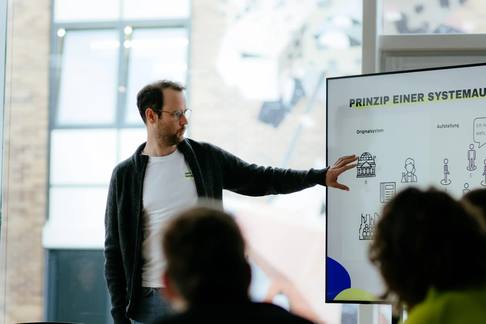 Szene eines Workshops bei der Critical Friends Changemaker Akademie.