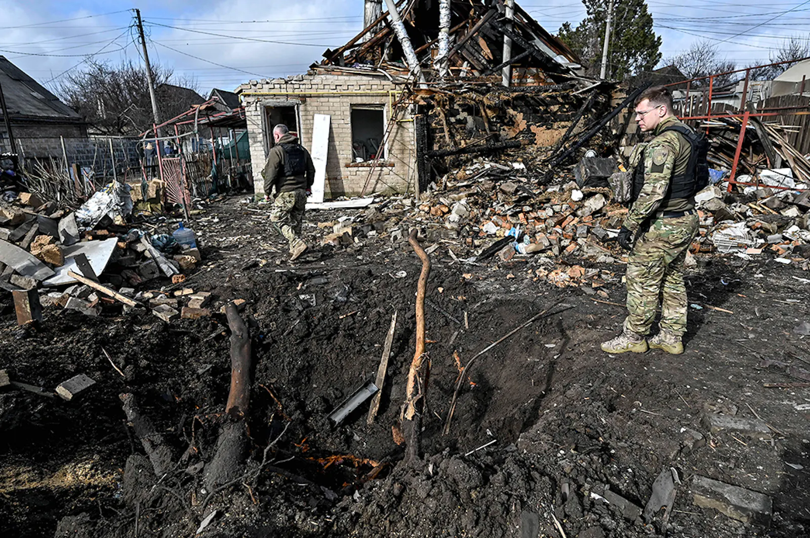 Ukrainische Soldaten in Trümmern