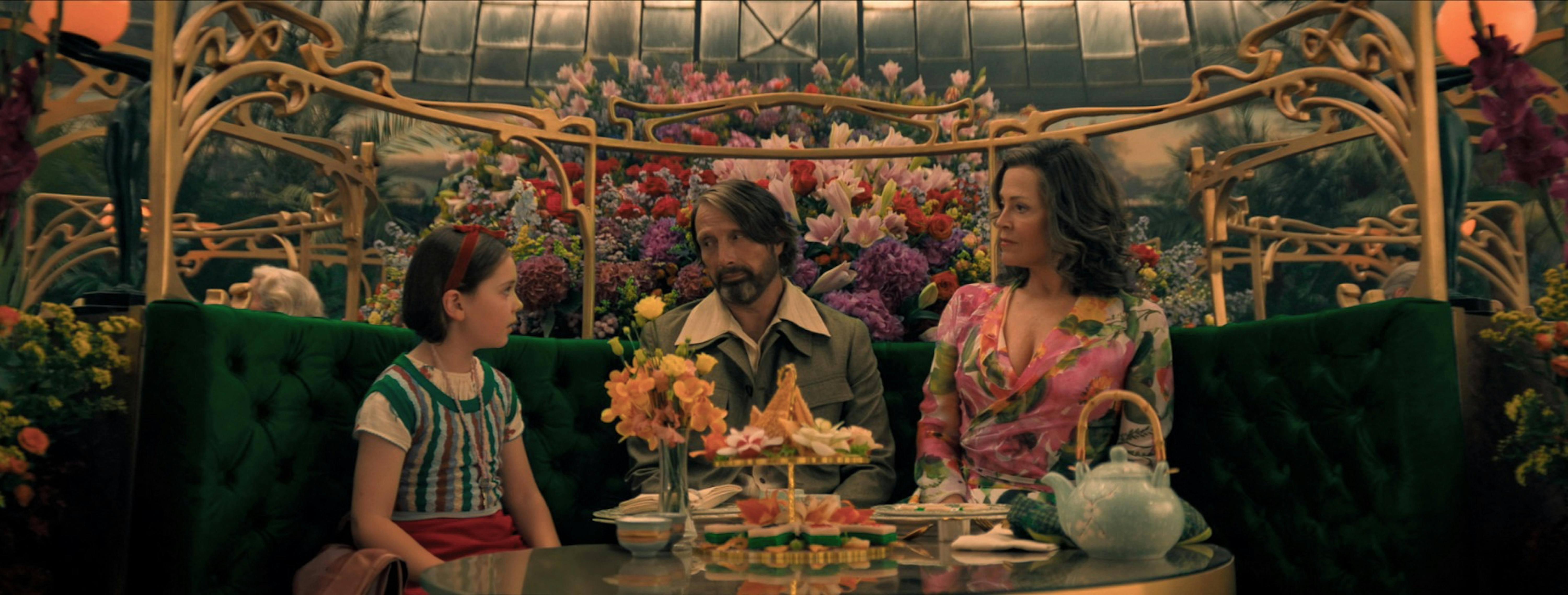 Sophie Sloan, Mads Mikkelsen und Sigourney Weaver in DUST BUNNY // © Roadside Attractions, LIONSGATE