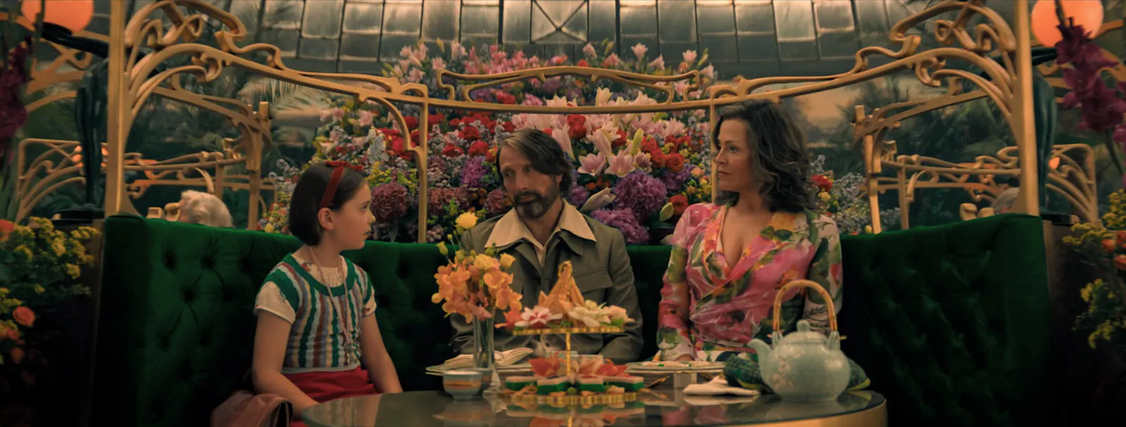 Sophie Sloan, Mads Mikkelsen und Sigourney Weaver in DUST BUNNY // © Roadside Attractions, LIONSGATE