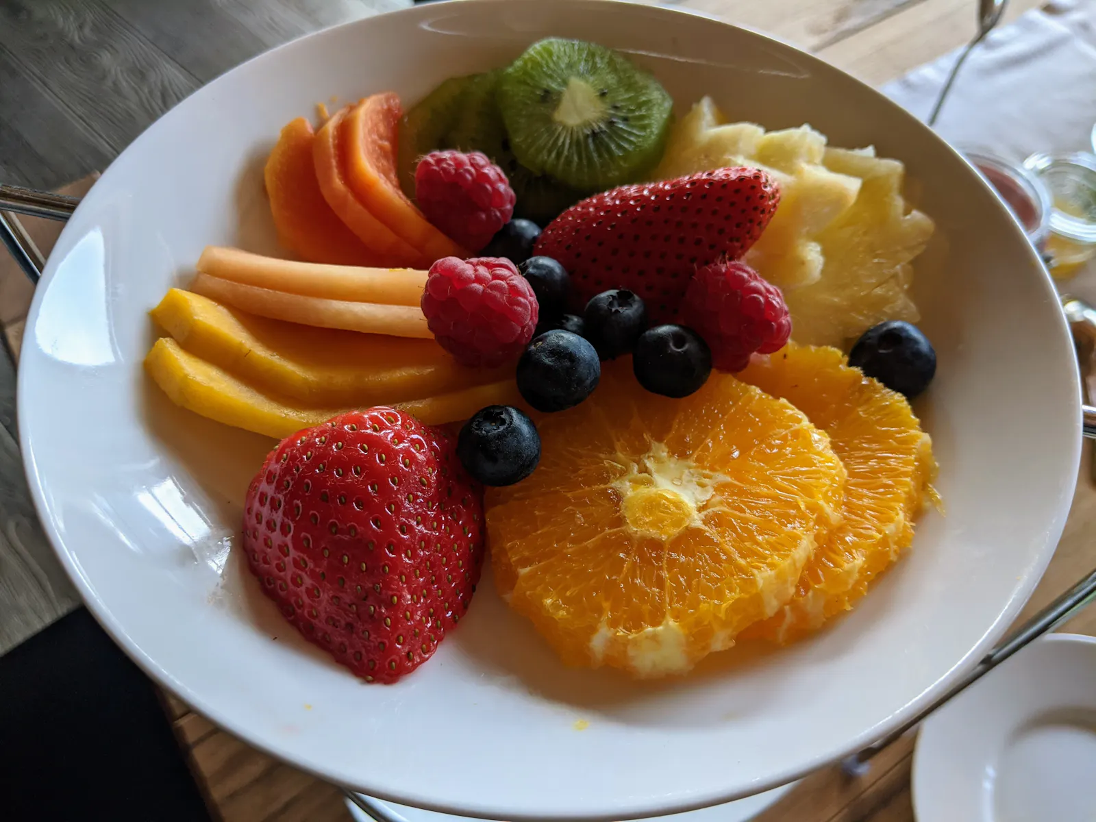 Die Reinhold Otto Mayer-Stiftung sorgt dafür, dass Kinder auch weiter ein gesundes Frühstück bekommen, sicher auch mit Obst, wenn auch nicht in dieser Obst-Vielfalt. Foto: Jürgen Brand