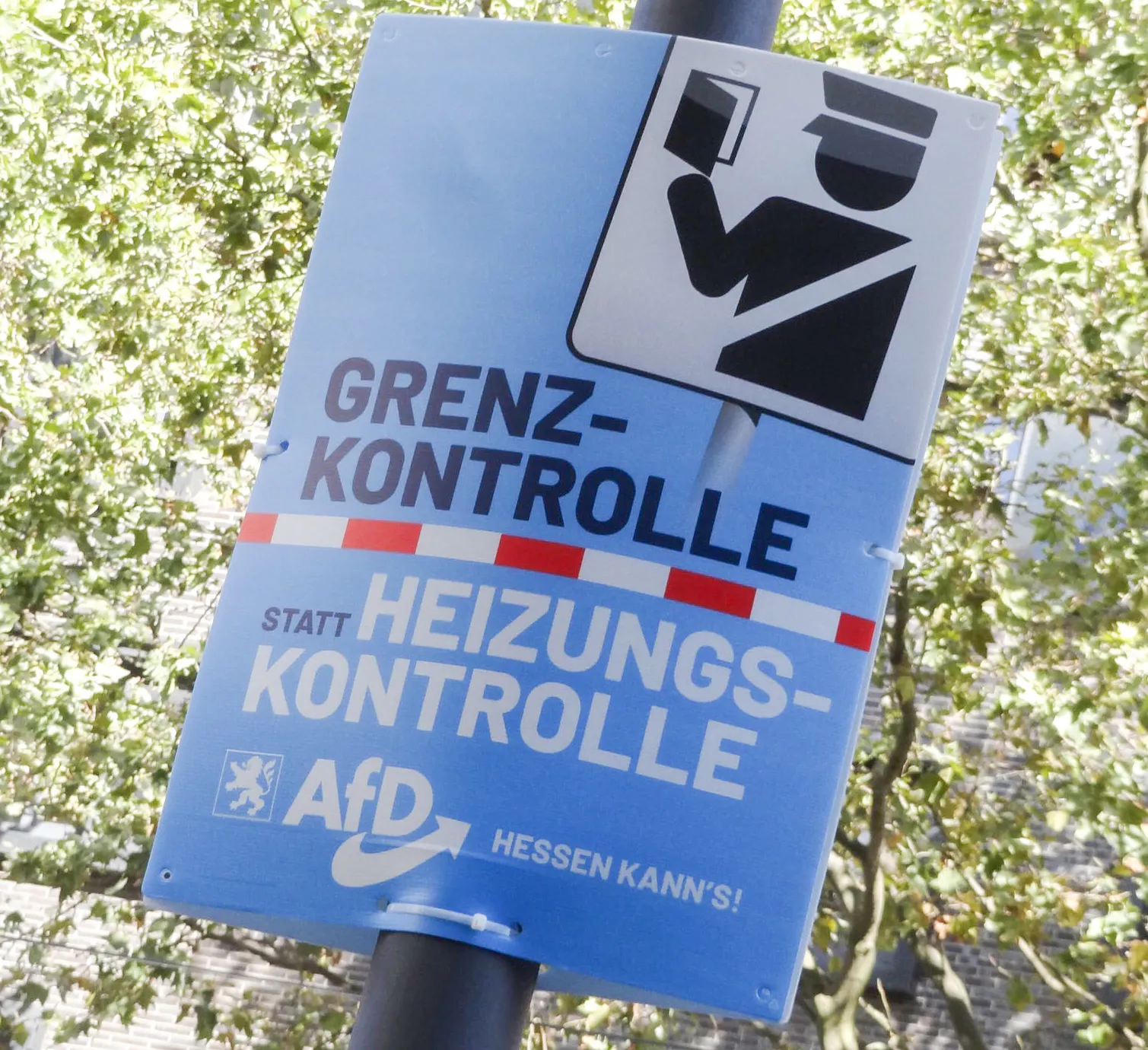 AfD-Plakat: "Grenzkontrolle statt Heizungskontrolle"