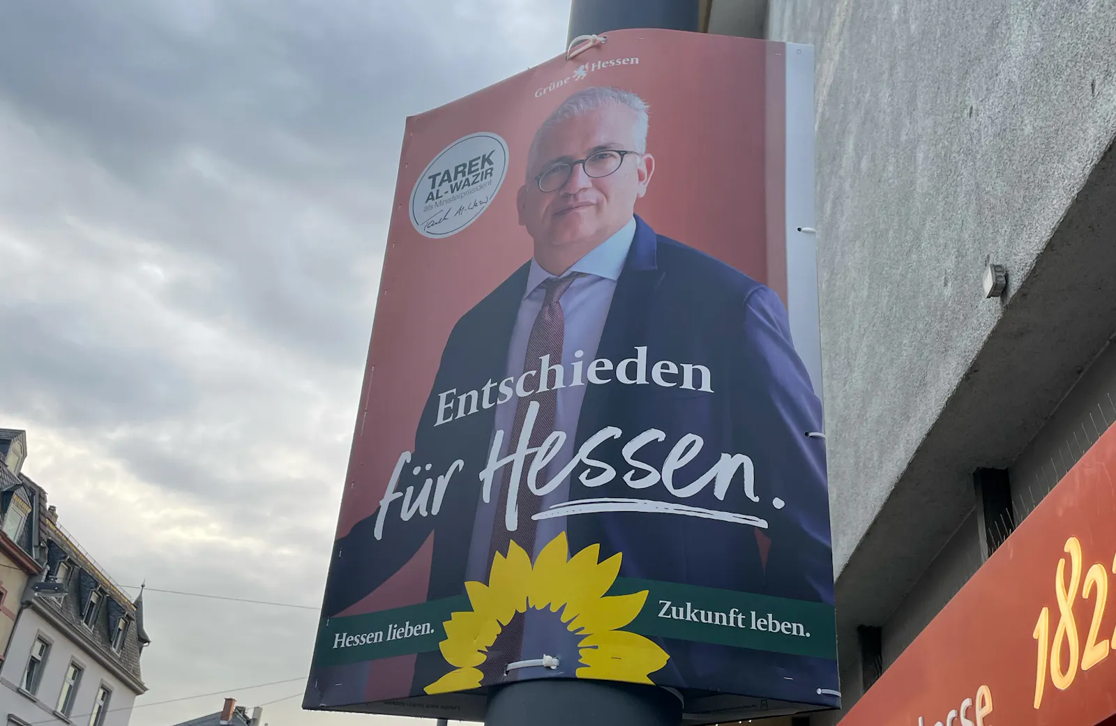 "Entschieden für Hessen" Wahlplakat von Al-Wazir.