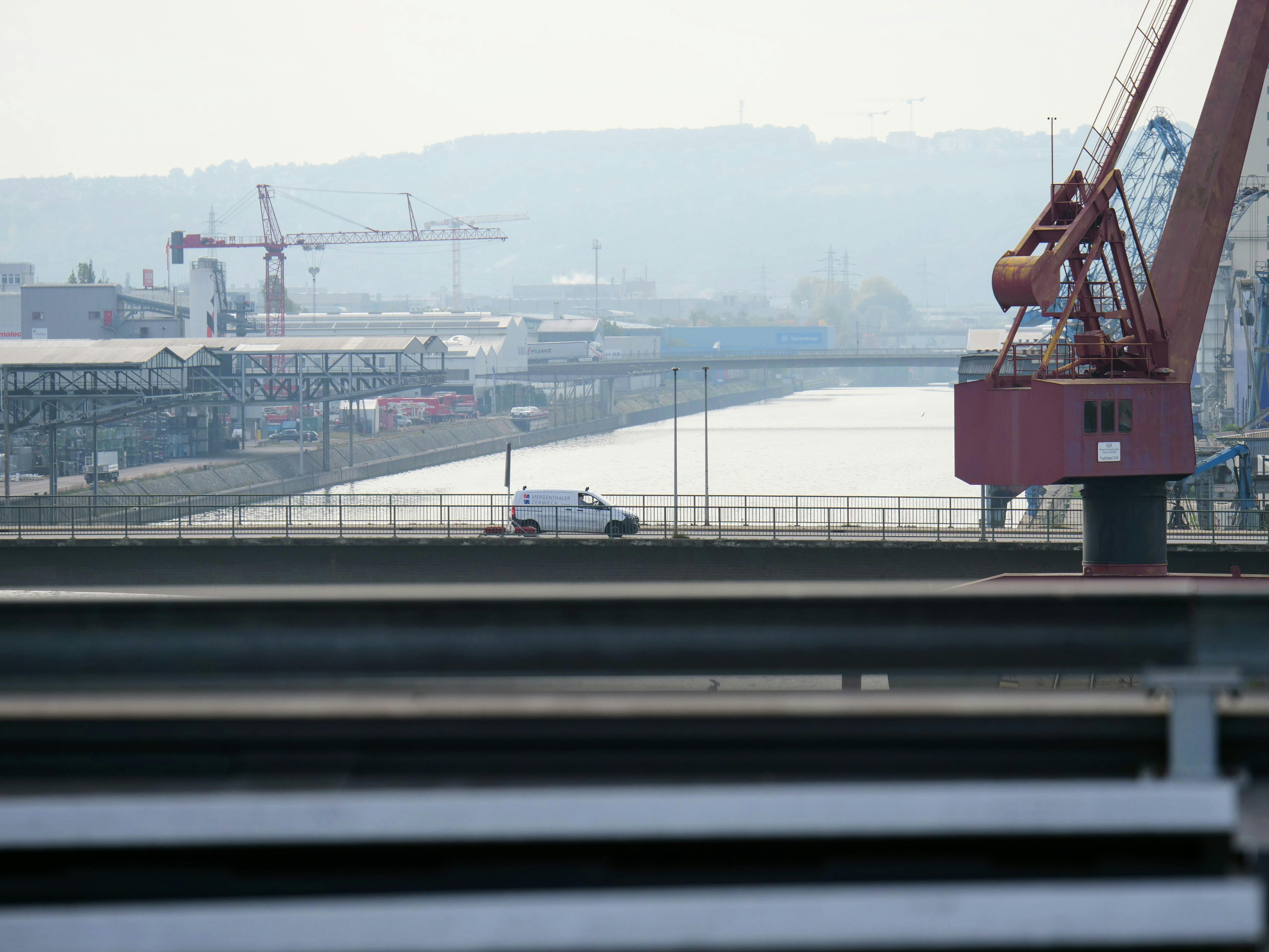 Der Hafen könnte zum Erlebnis - und auch ein bisschen grüner - werden. Foto: Jürgen Brand