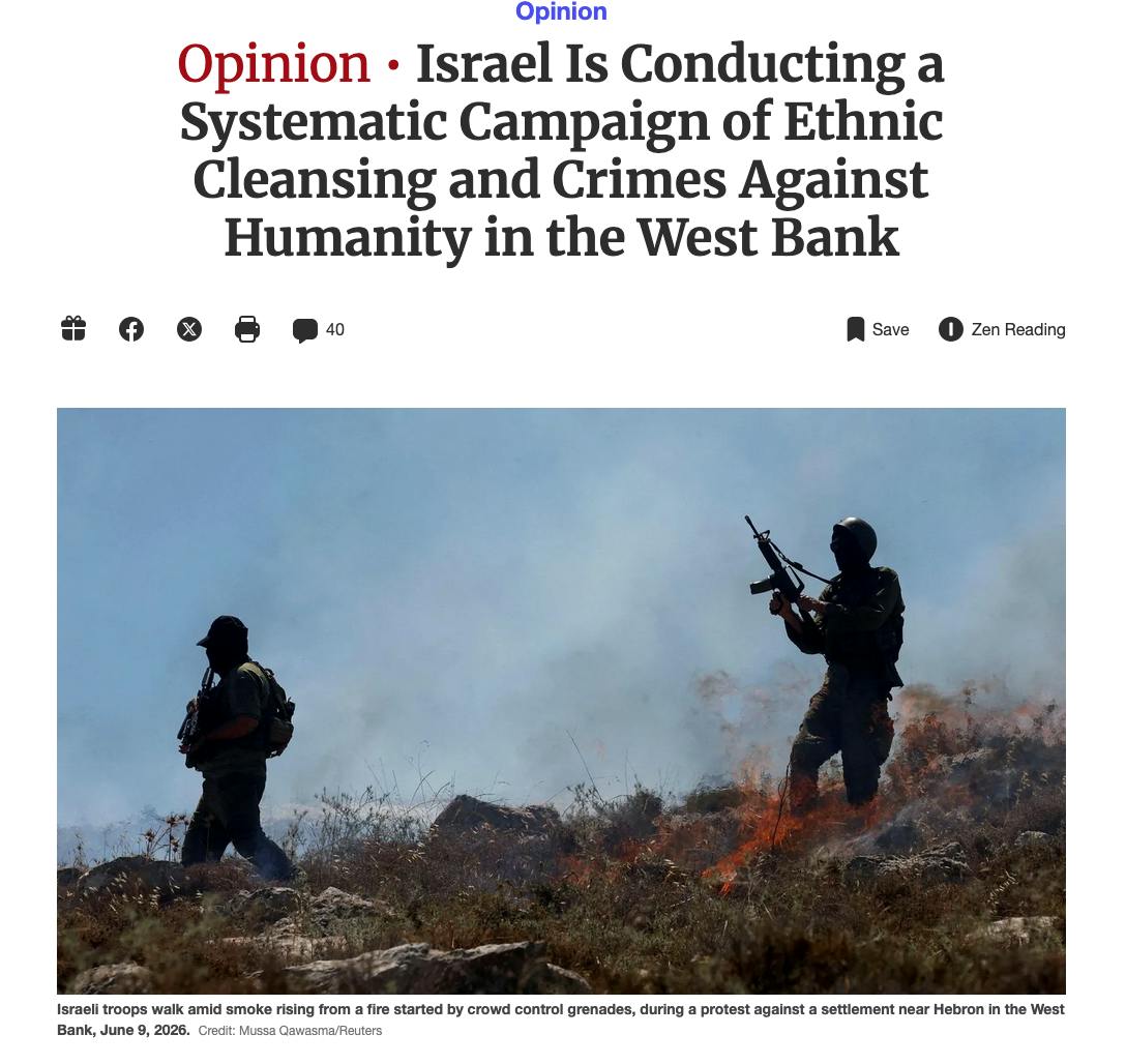 Zwei israelische Soldaten auf brennendem Feld