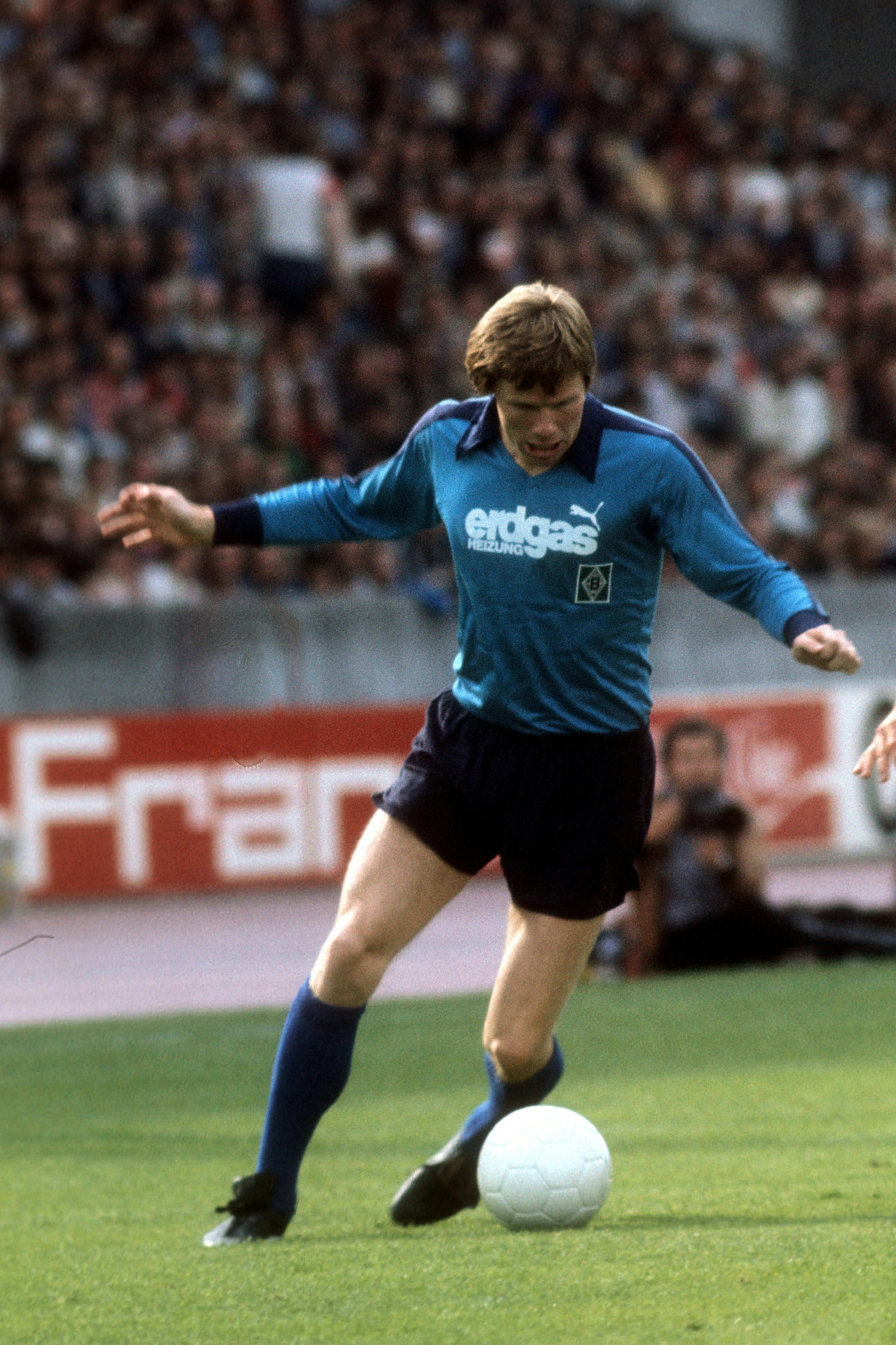 Carsten Nielsen (Borussia Mönchengladbach) im blauen Trikot.