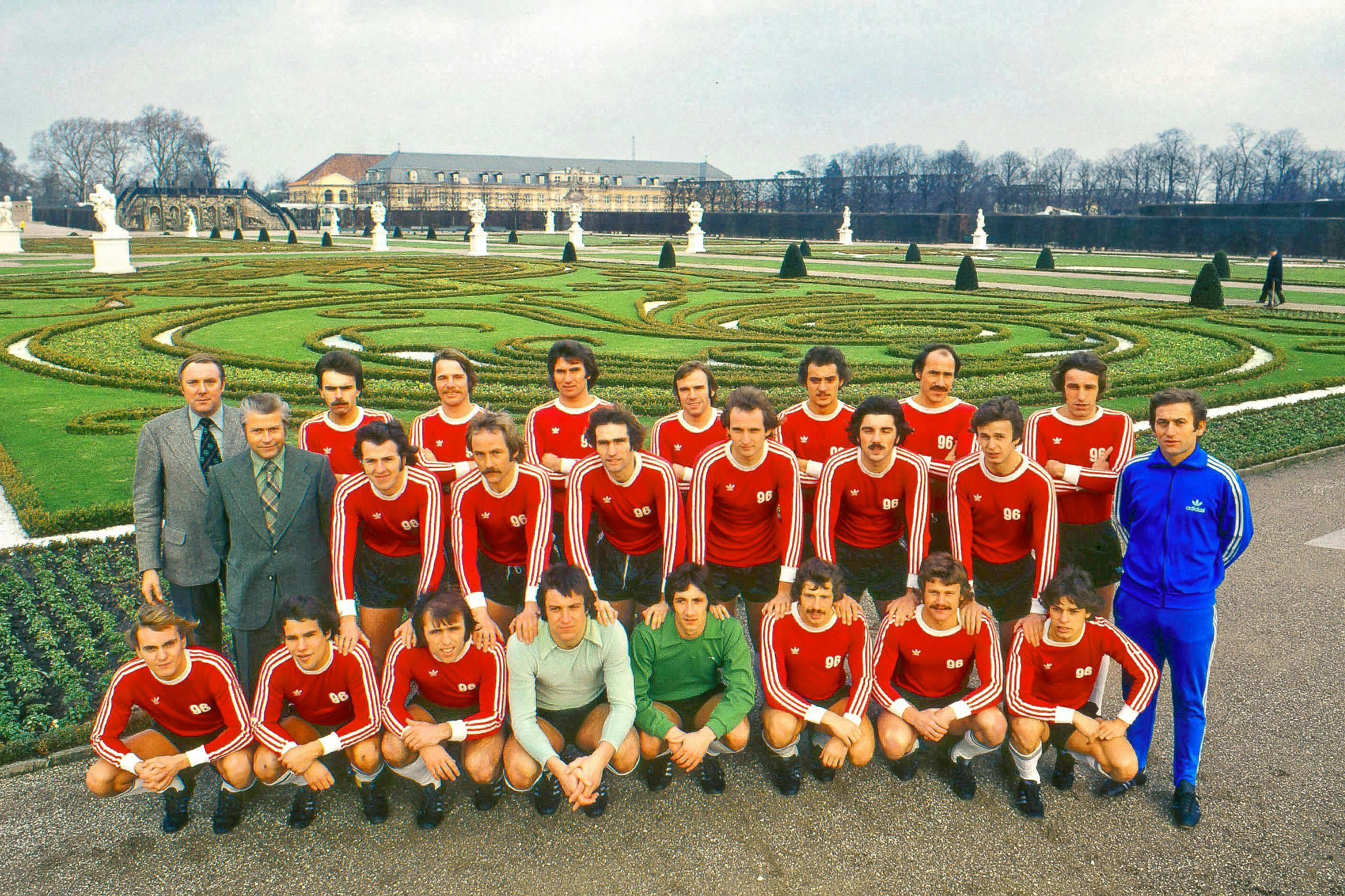 Hannover 96 in den Herrenhäuser Gärten in Hannover im Januar 1976.