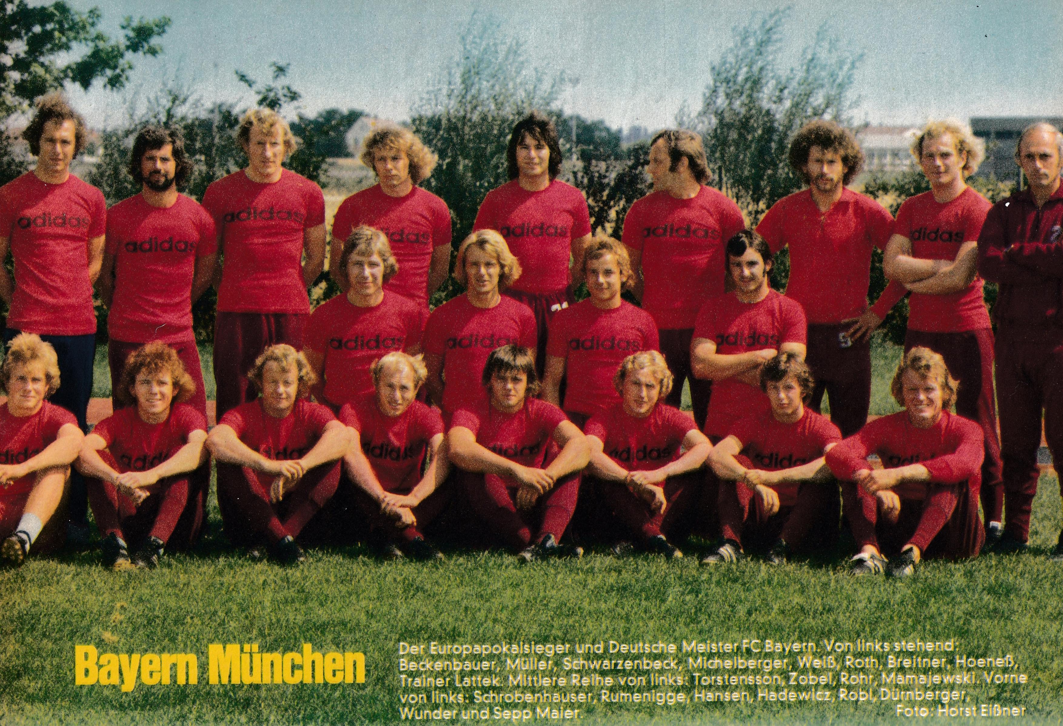 Kader des FC Bayern zur Saison 1974/75. In Adidas T-Shirts