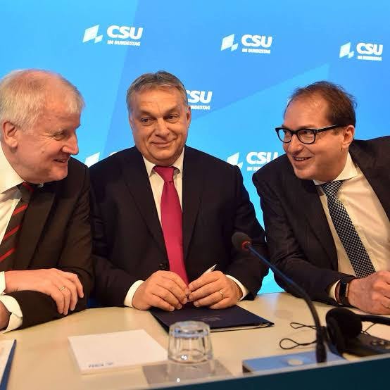 Jahrelang war die CSU ein (mal mehr und mal weniger) heimlicher Verehrer Orbáns.
