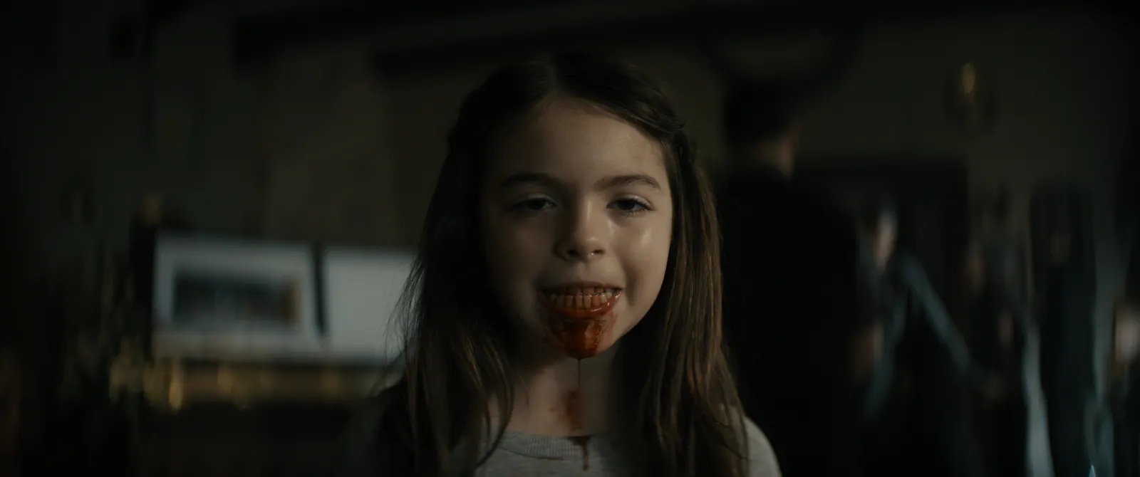 Bite Me! Billie Ray als Maud Cannon in New Line Cinemas, Atomic Monsters and Blumhouses LEE CRONIN’S THE MUMMY // © Warner Bros. Pictures Entertainment GmbH