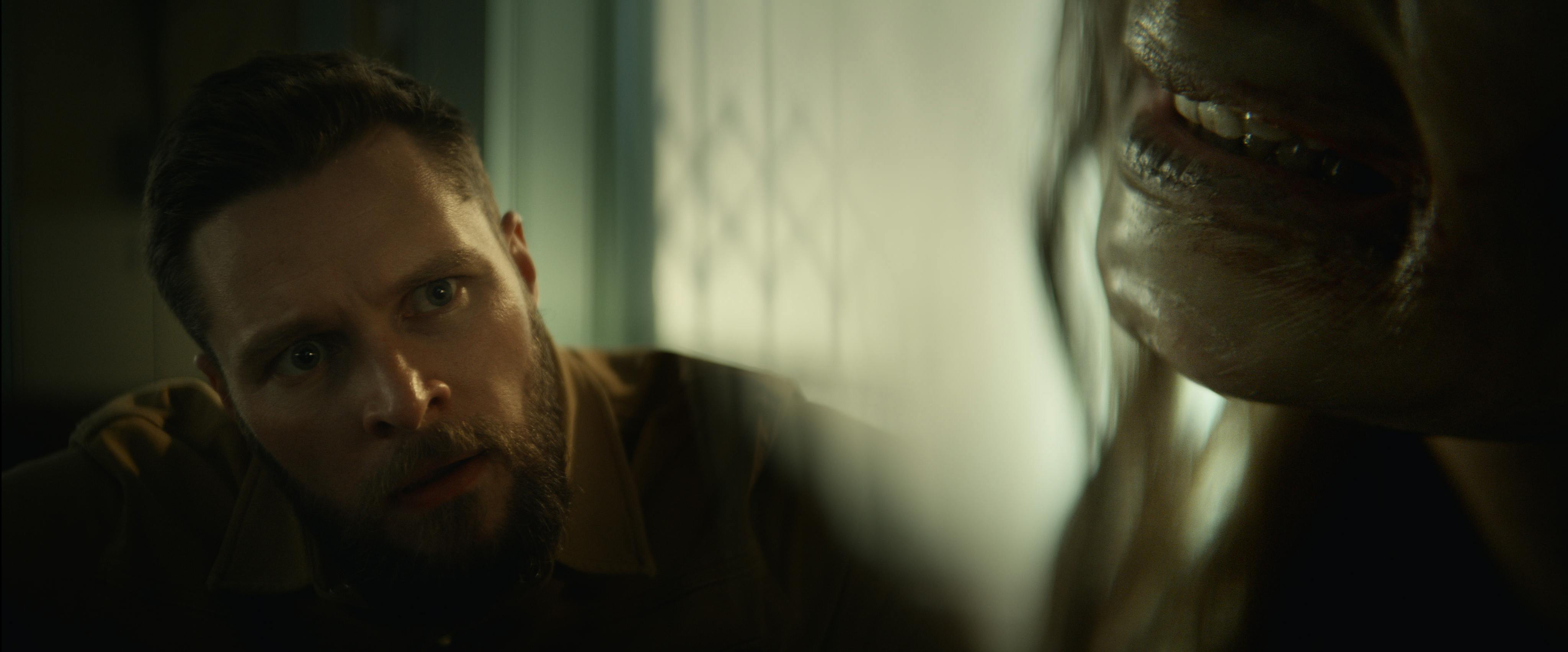 WTF? Jack Reynor als Charlie Cannon und Natalie Grace als Katie Cannonin New Line Cinemas, Atomic Monsters and Blumhouses LEE CRONIN’S THE MUMMY // © Warner Bros. Pictures Entertainment GmbH