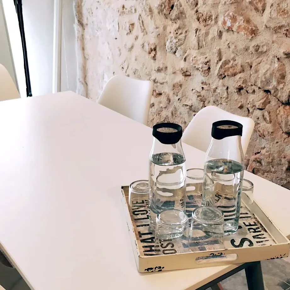 Schreibtisch in der kleinsten Fläche des Rayaworx