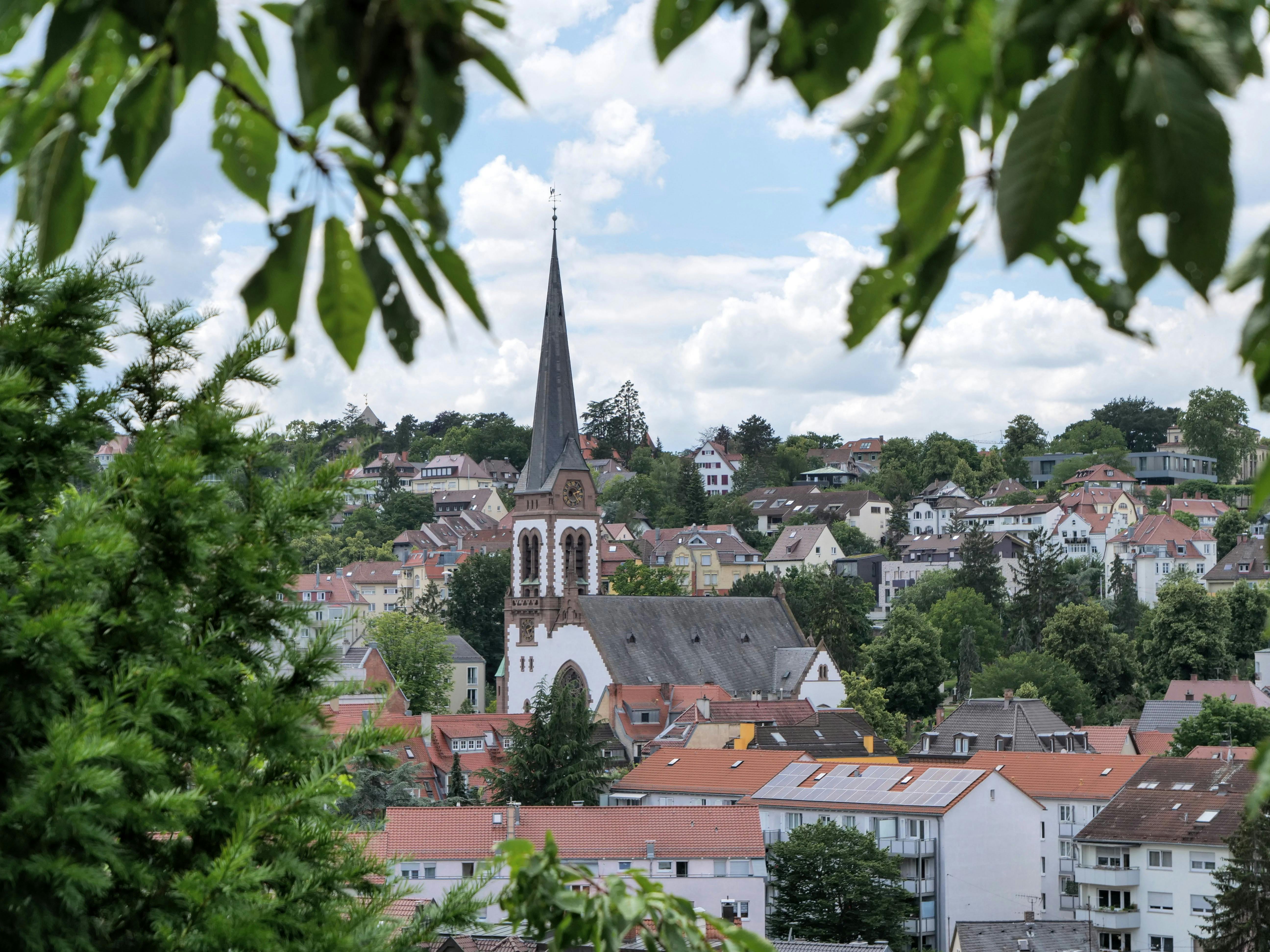 Die Petruskirche ist eines der beliebtesten Motive in Gablenberg. Foto: Jürgen Brand