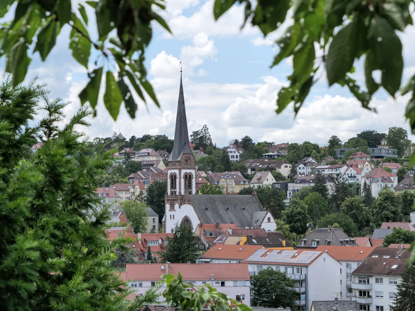 Die Petruskirche ist eines der beliebtesten Motive in Gablenberg. Foto: Jürgen Brand