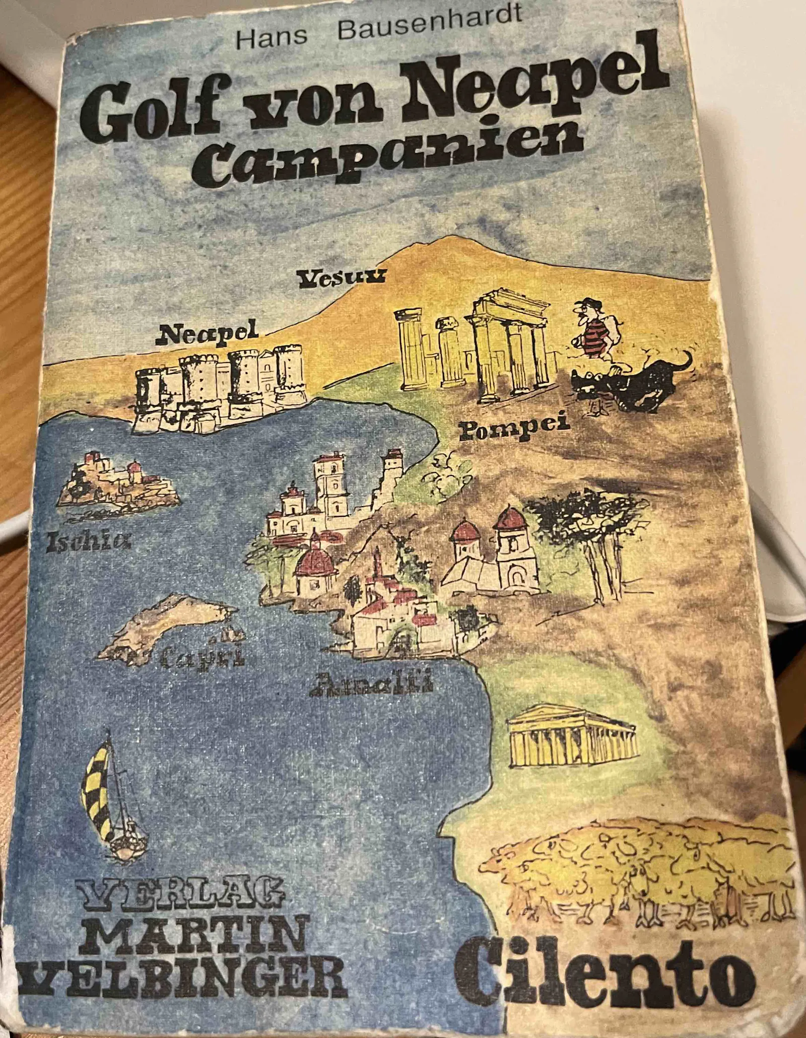 Das Cover des Buchs "Golf von Neapel - Campanien" mit einer bebilderten Karte des Golfs von Neapel und des Golfs von Salerno sowie des Cilento.
