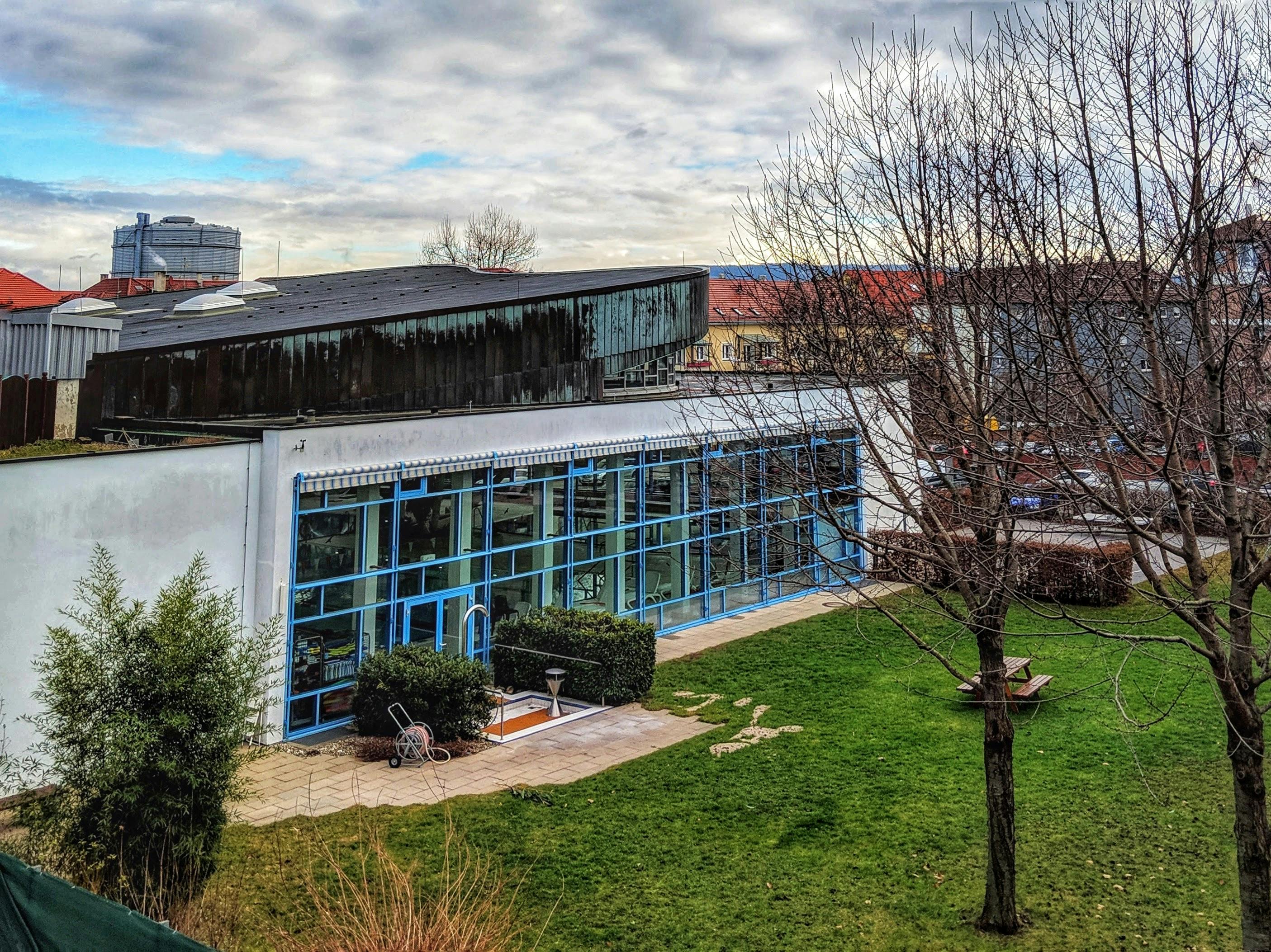 Das Leo-Vetter-Bad in Stuttgart-Ost bleibt über die Freibadsaison wieder für die Öffentlichkeit geschlossen. Kurse von unterschiedlichen Anbietern finden statt. Foto: Jürgen Brand