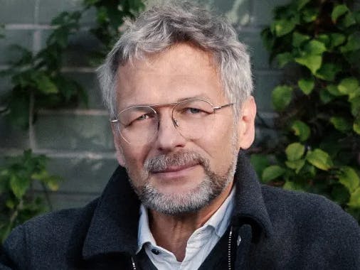 „Hitler was a leftist“: In „Das Deutsche Demokratische Reich“ (The German Democratic Reich), historian Volker Weiß shows how right-wing politics is made possible today by the rewriting and reinterpreting of history...
+++
„Hitler war ein Linker“: Der Historiker Volker Weiß zeigt in „Das Deutsche Demokratische Reich“ auf, wie mit Überschreibungen und Umdeutungen des Historischen in der Gegenwart rechte Politik gemacht wird...