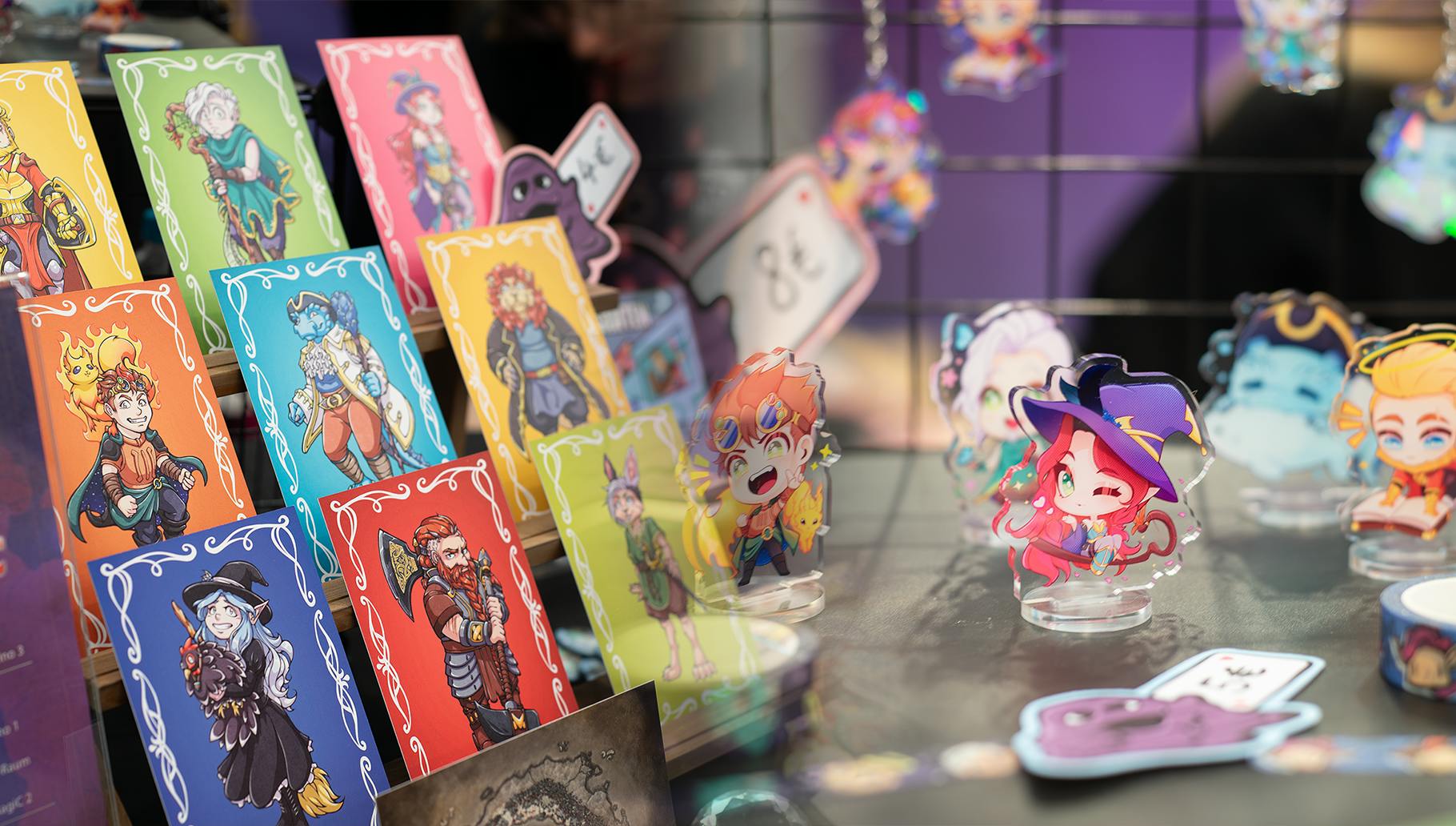 Ein Blick auf den Merchandise-Stand von der AnimagiC 2024 mit Charakter-Karten und Acryl-Aufstellern.