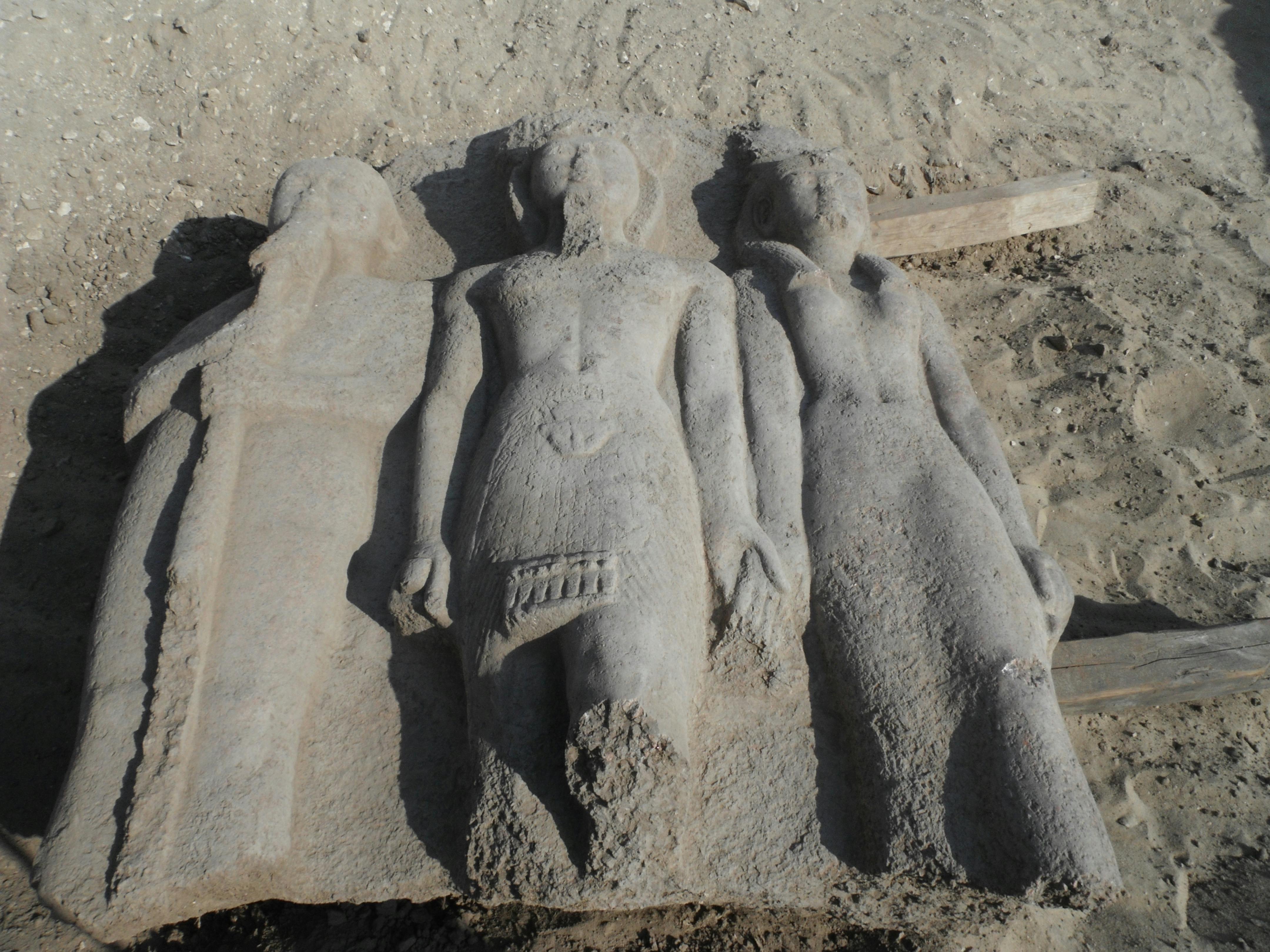Ramses II. flankiert von 2 Gau - Göttern, Tell Basta, Herbst 2013