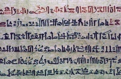 Hieratischer Text auf Papyrus