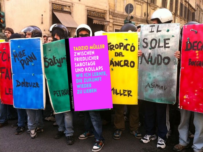 Die Fotomontage hat ein Freund für mich gemacht, aber ich kann mich nicht mehr erinnern, wer es war - mein Buch im "book block" einer italienischen Linksradikaledemo :)