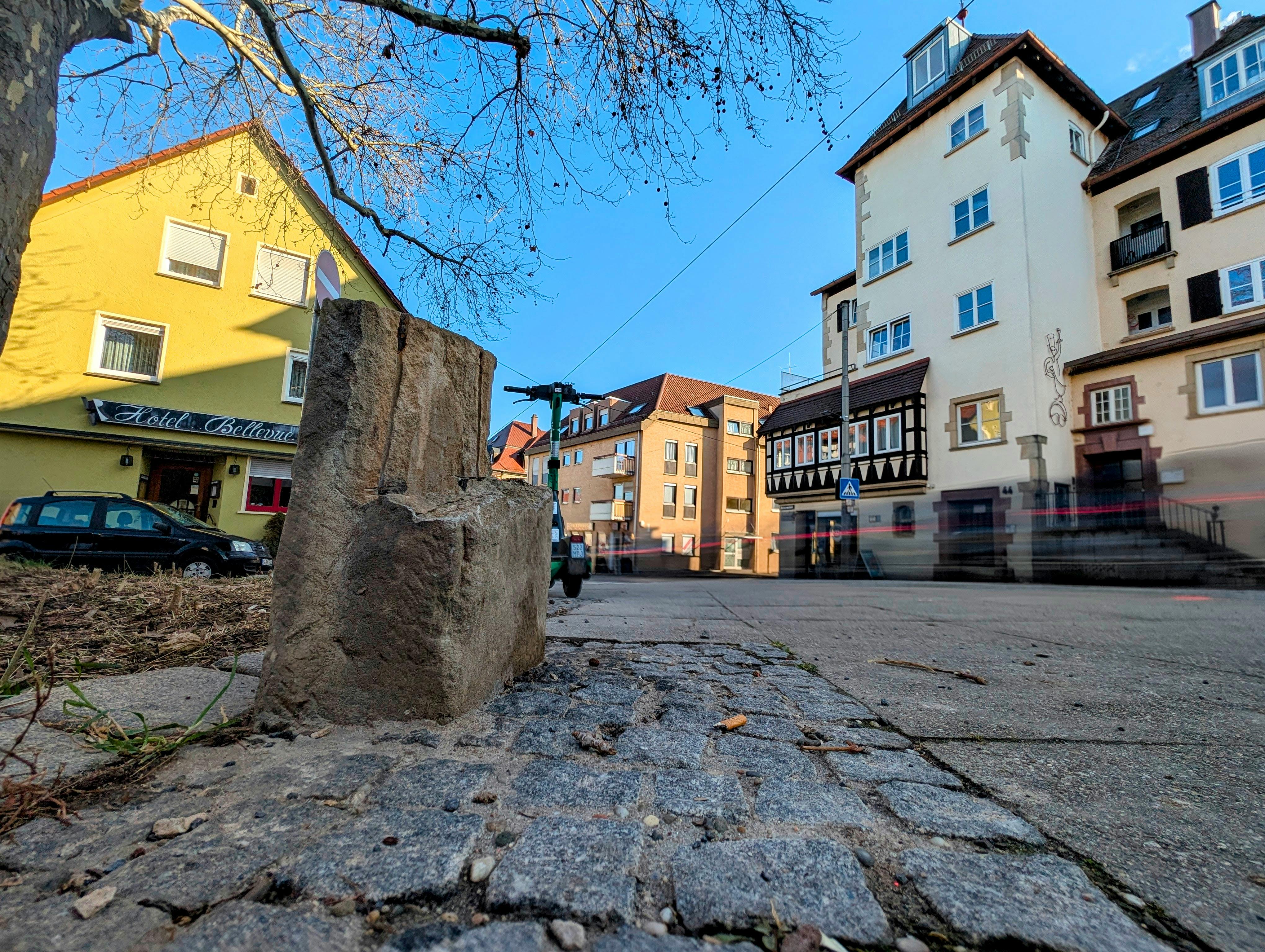 Vor mehr als einem Jahr war das Sühnekreuz in Gaisburg plötzlich weg. Foto: Jürgen Brand