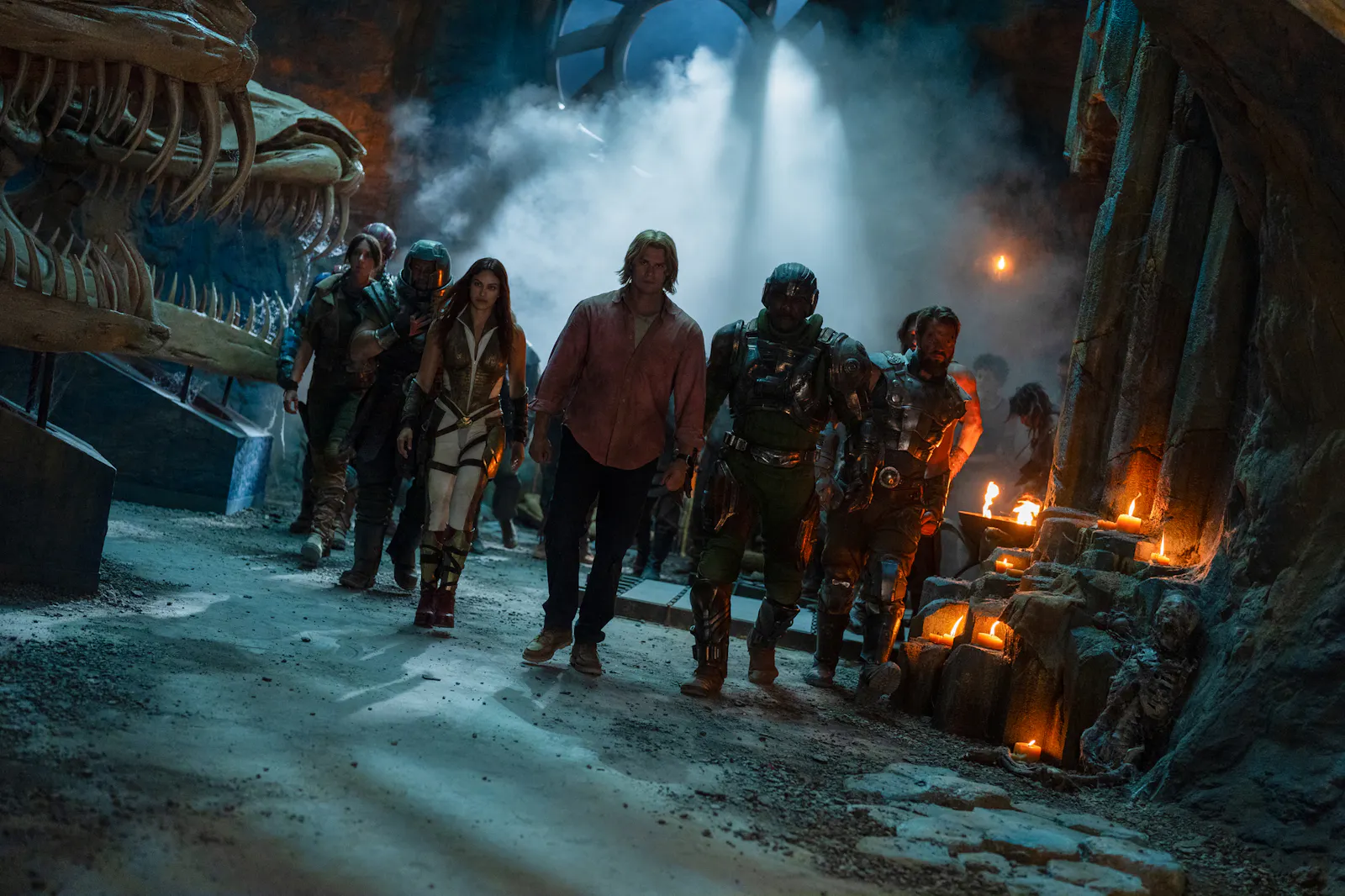 (v. l. n. r.): Dian (Christiaan Bettridge), Ram Man (Jon Xue Zhang), Teela (Camila Mendes), Adam (Nicholas Galitzine), Man at Arms (Idris Elba), Fisto (Johannes Haukur Johannesson) in MASTERS OF THE UNIVERSE. © 2026 Amazon MGM Studios Content Services LLC