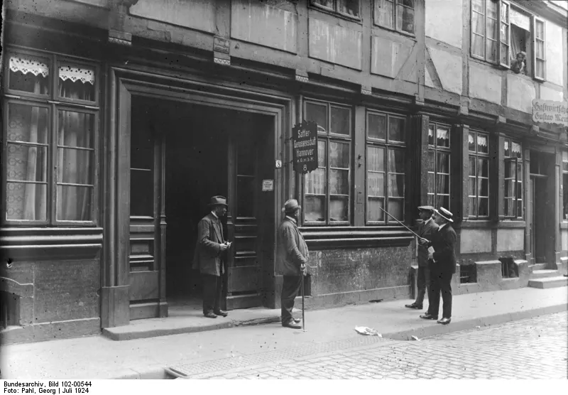 Haarmanns Wohnung in der Neuen Straße, ein Ladengeschäft mit Fenstern nach vorn