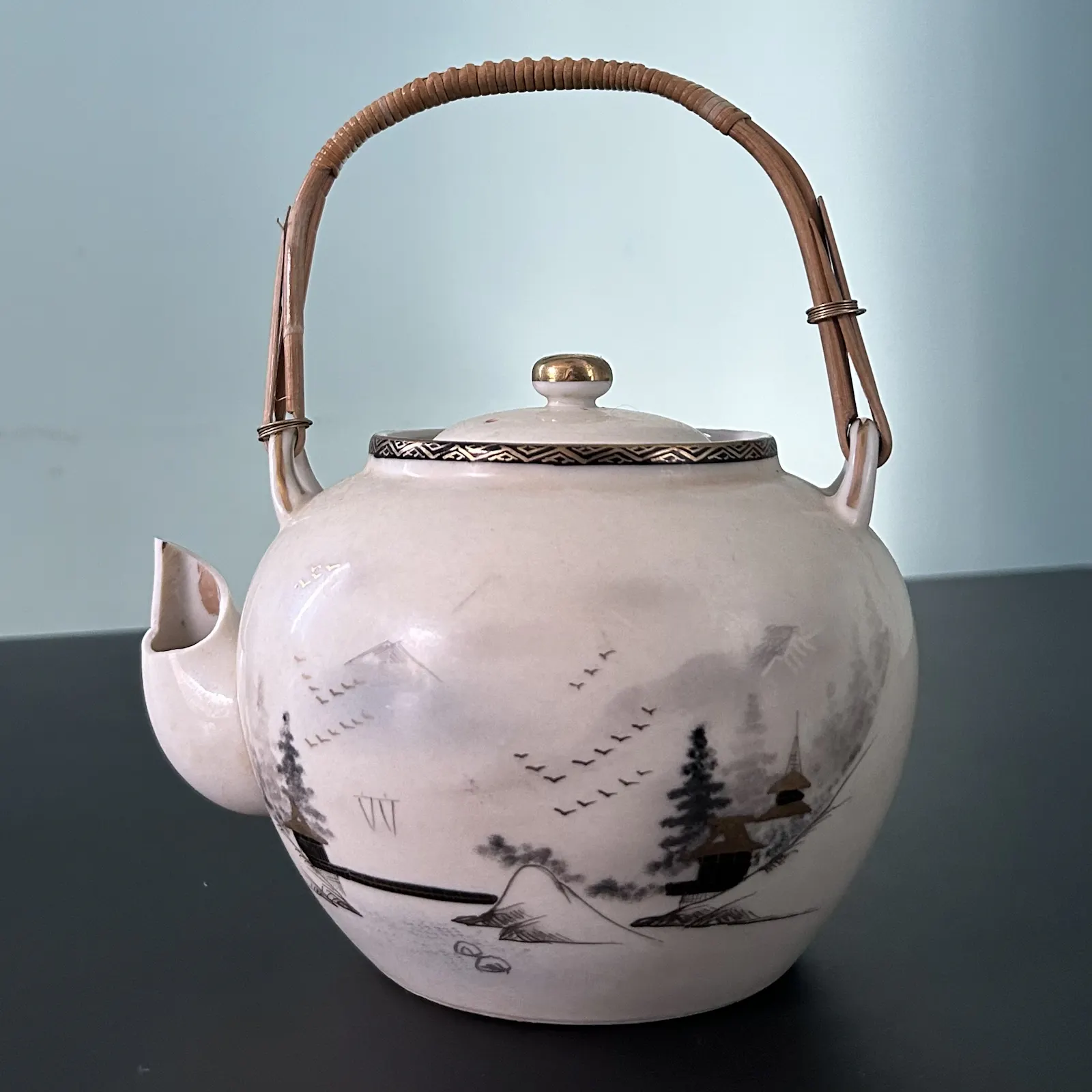 Zerbrochene chinesische Teekanne aus den 1920ern