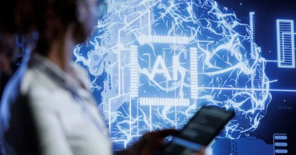Frau mit Tablet sieht zu einem KI-System / Bild: Freepik, DC Studio