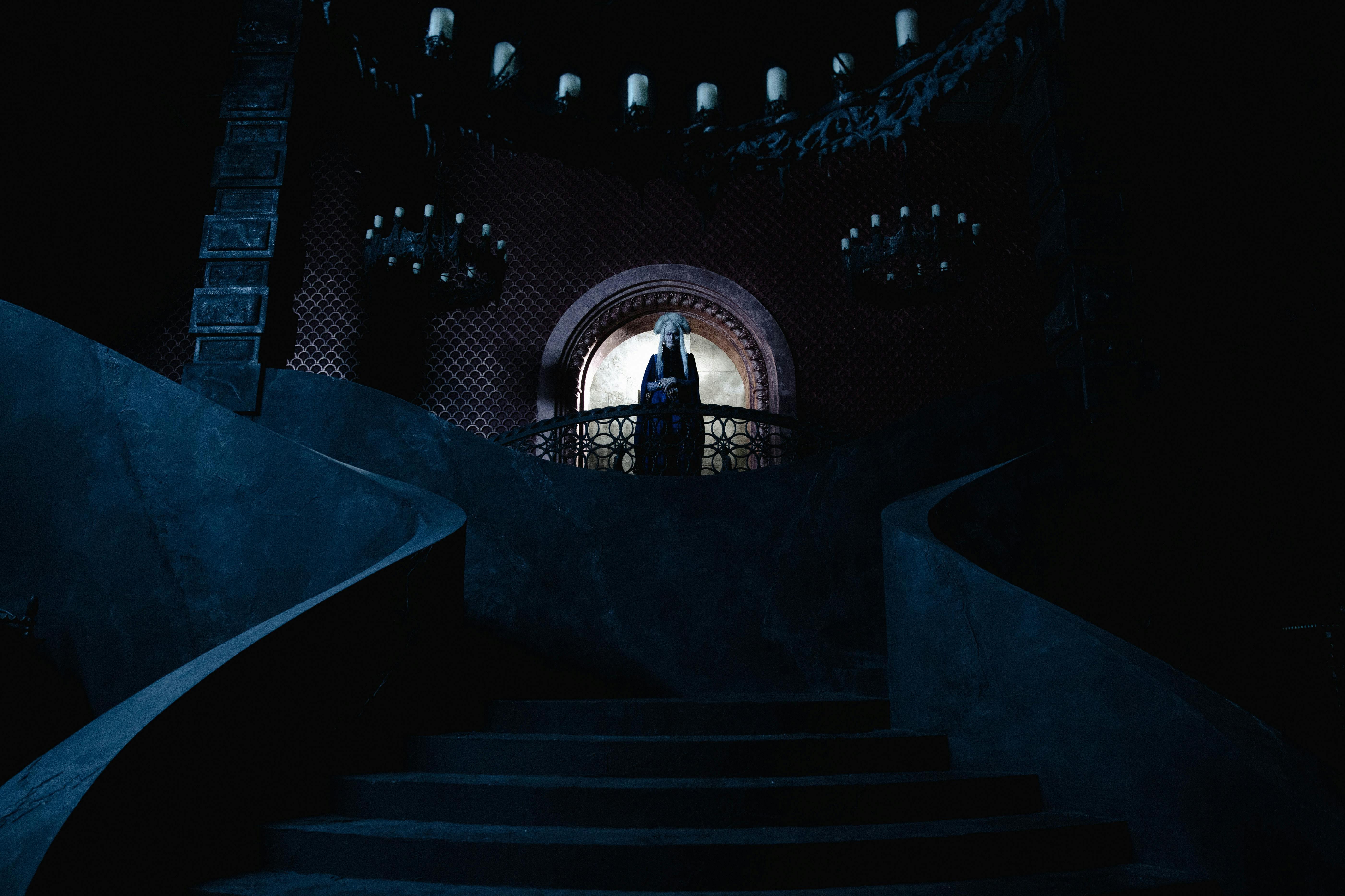 Auferstanden in Ruine: Dracula (Caleb Landry Jones) herrscht über sein Reich // © PHOTO SHANNA BESSON © 2025 LBP - EUROPACORP - TF1 FILMS PRODUCTION - SND/ LEONINE Studios