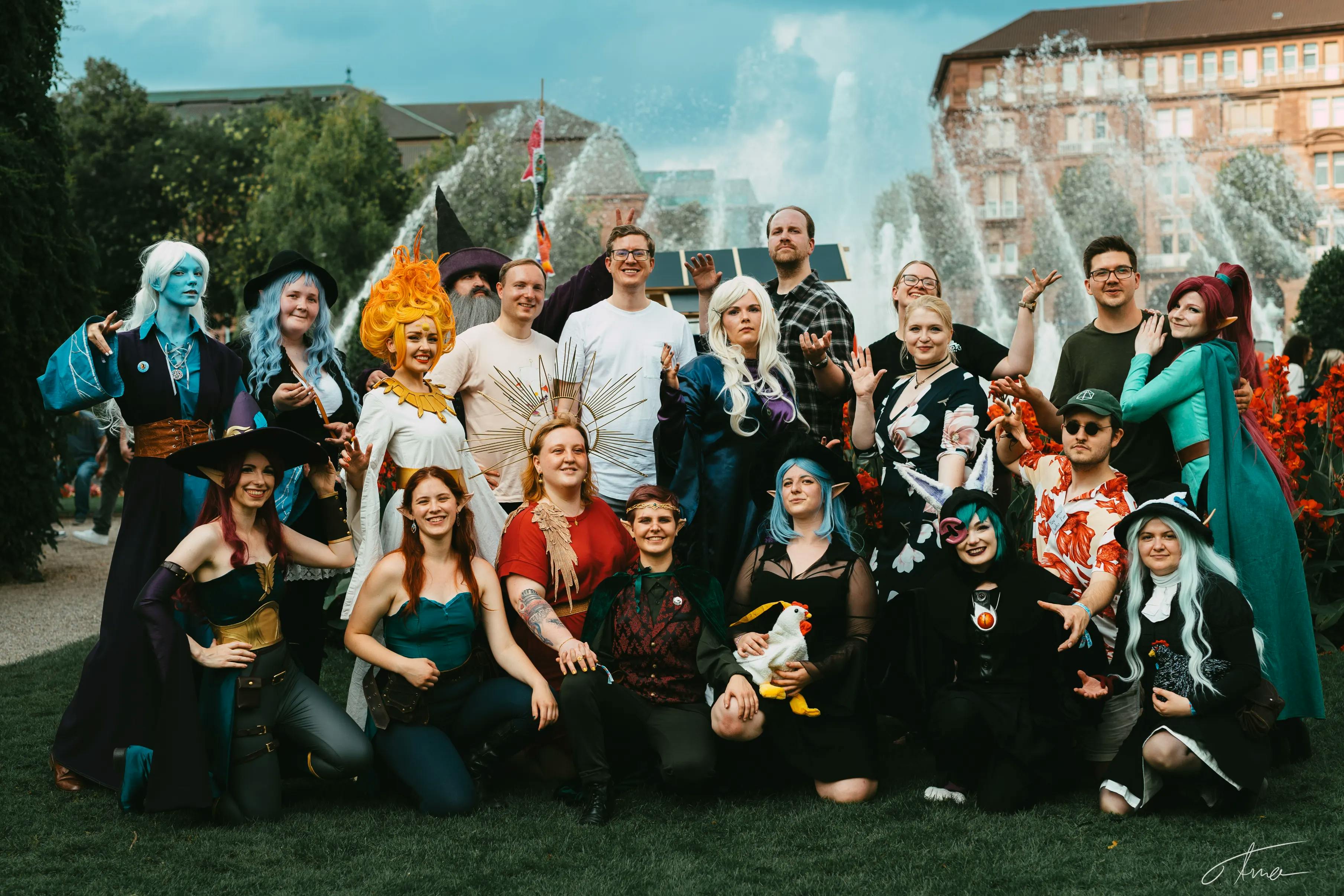 Gruppenbild der Dice Actors mit den Cosplayenden auf der AnimagiC 2024