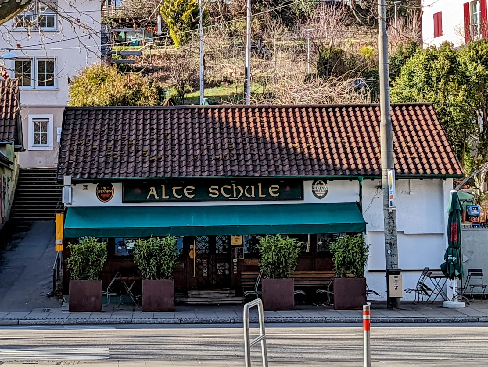 In der Alten Schule wird am Montag und Dienstag viel diskutiert - nicht nur ĂĽber FuĂźball. Foto: JĂĽrgen Brand