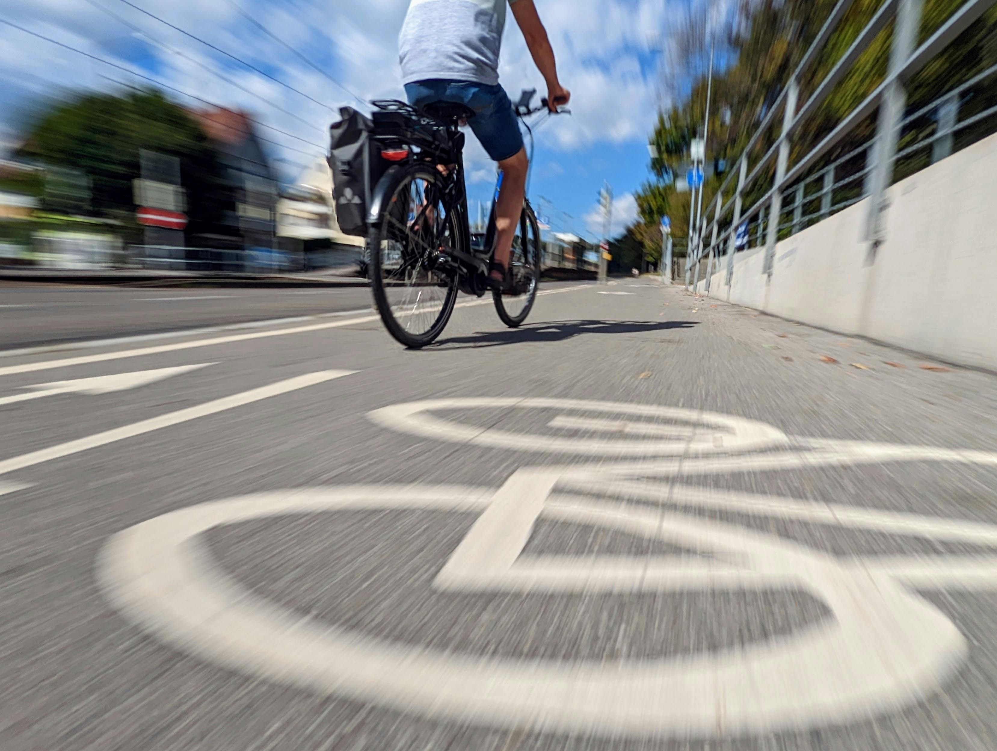 Die neue Vielfalt in der Mobilität bietet viele Möglichkeiten, egal ob im ÖPNV, in der Automobilbranche oder bei Bike-Herstellern. Foto: Jürgen Brand